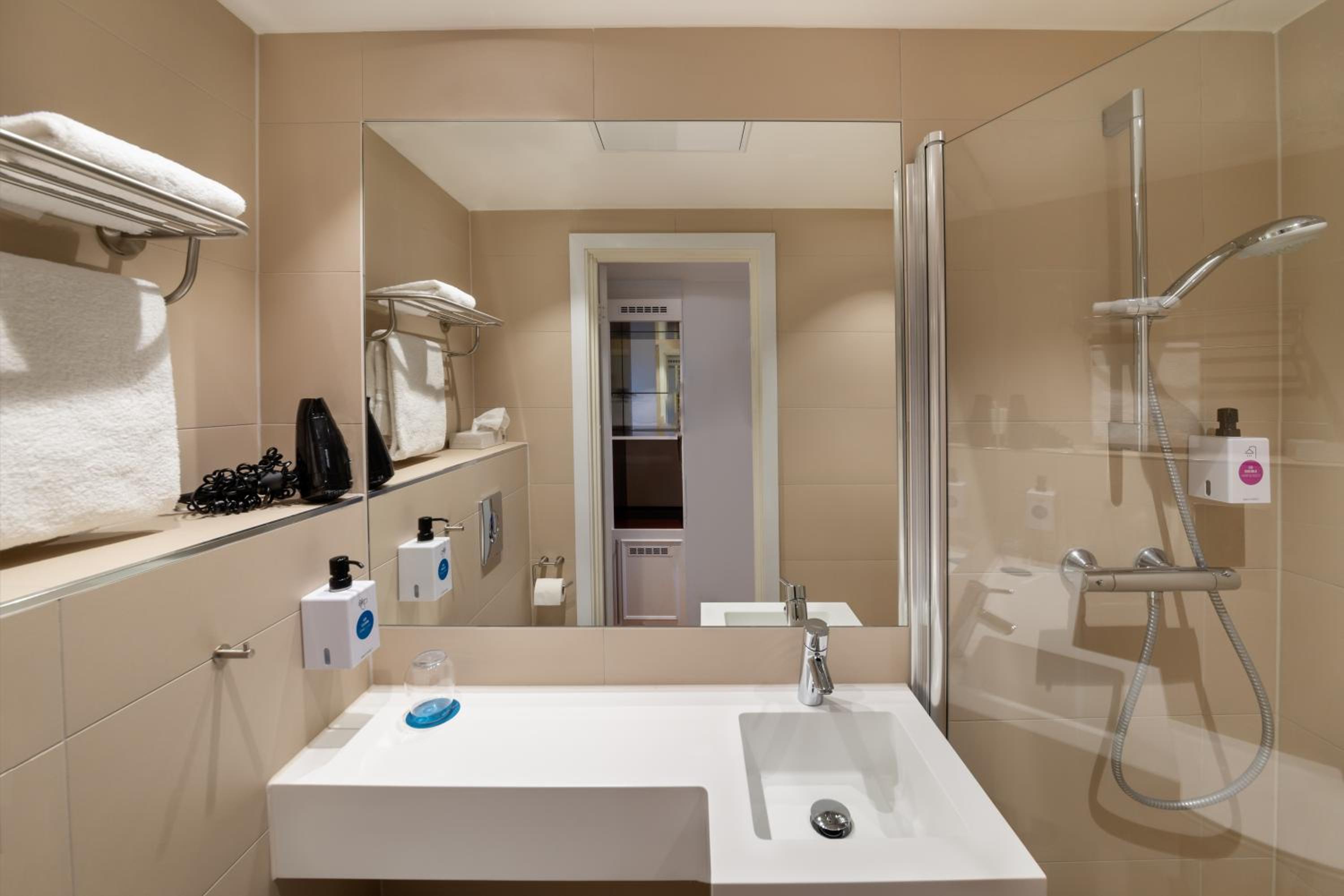 Double Room - Photo 3