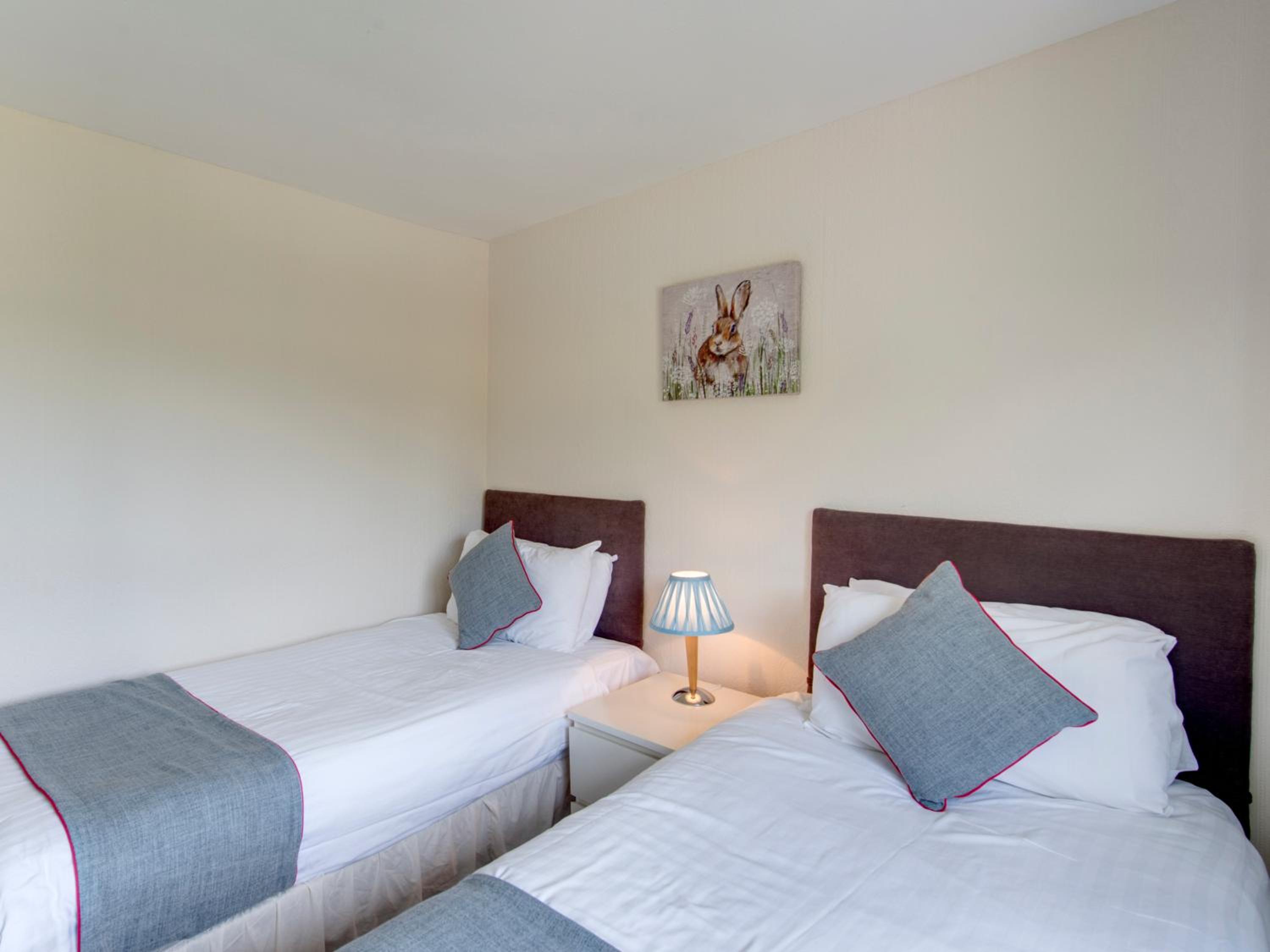 Standard Twin Room - Photo 3