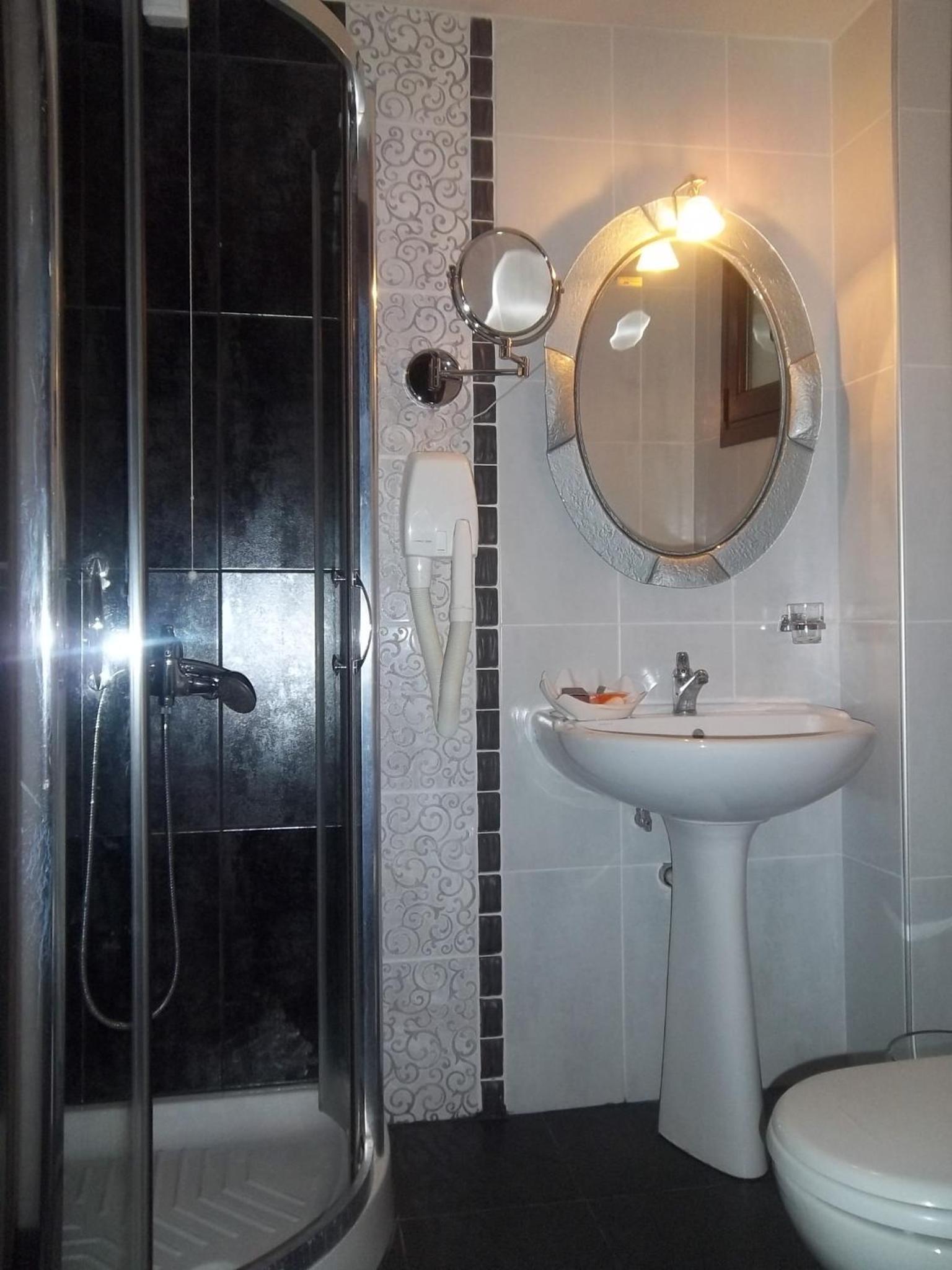 Deluxe Double or Twin Room - Photo 34