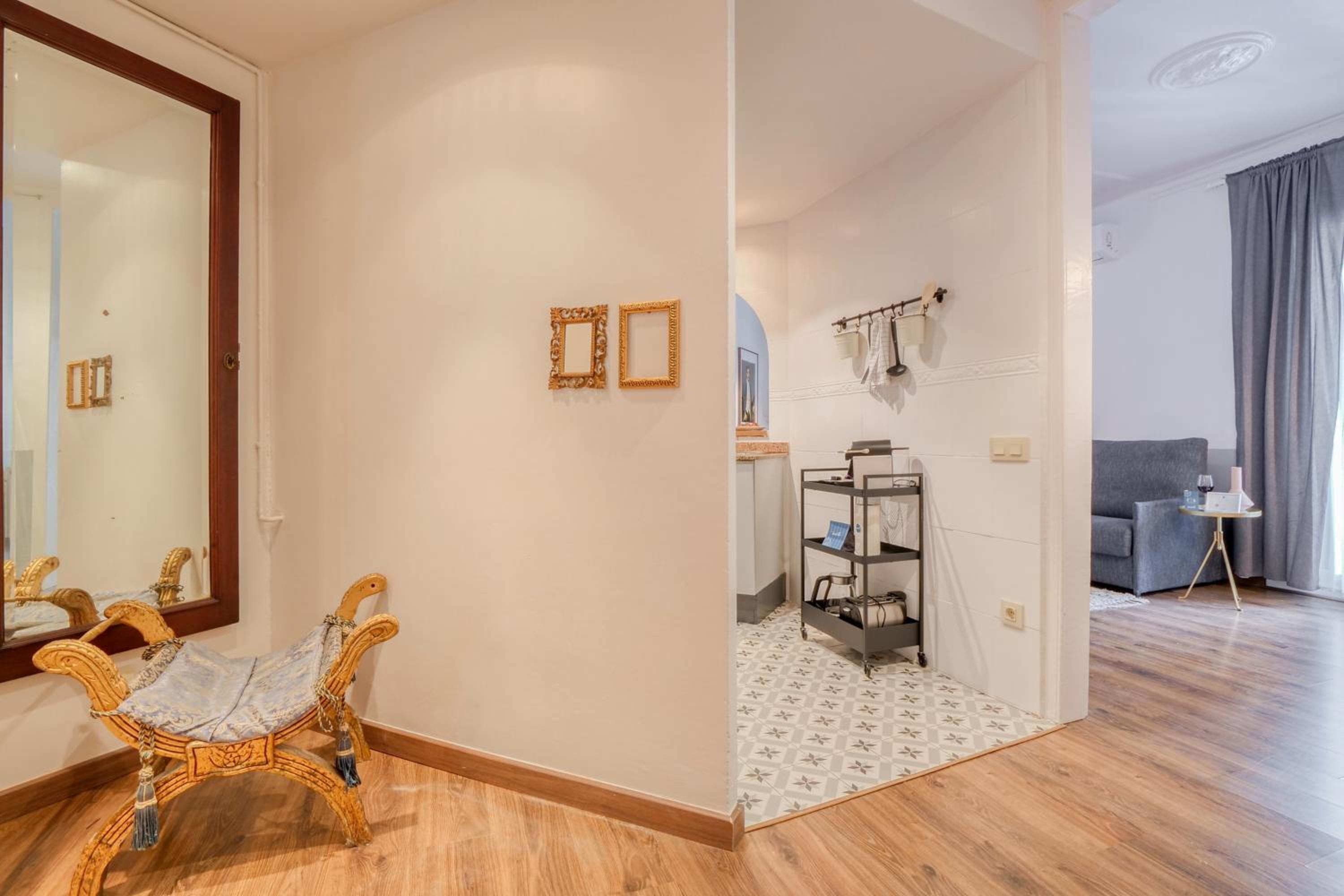 One-Bedroom Apartment photo 3