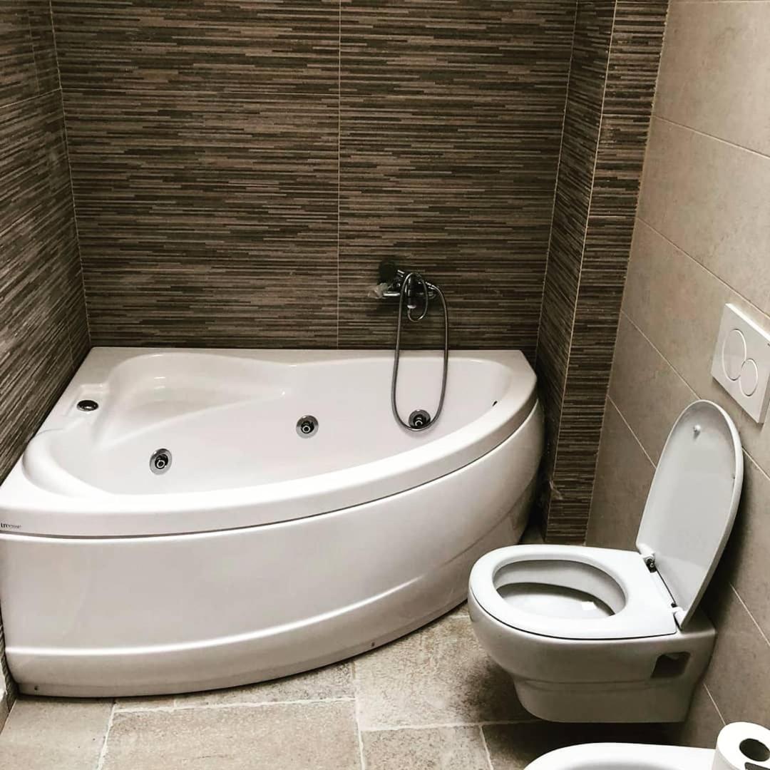 Double Room with Spa Bath photo 2
