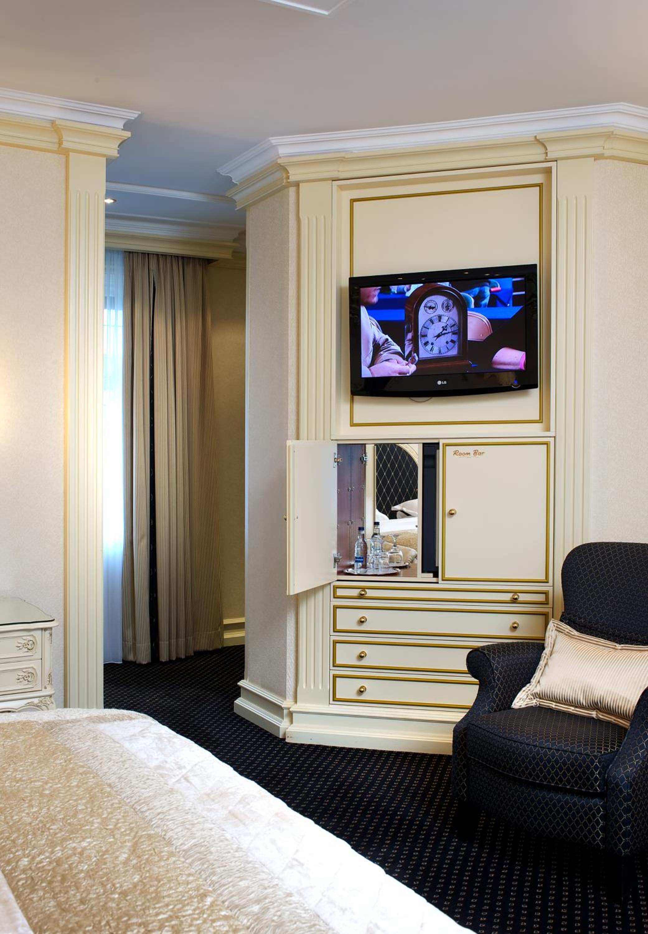Suite - Photo 4