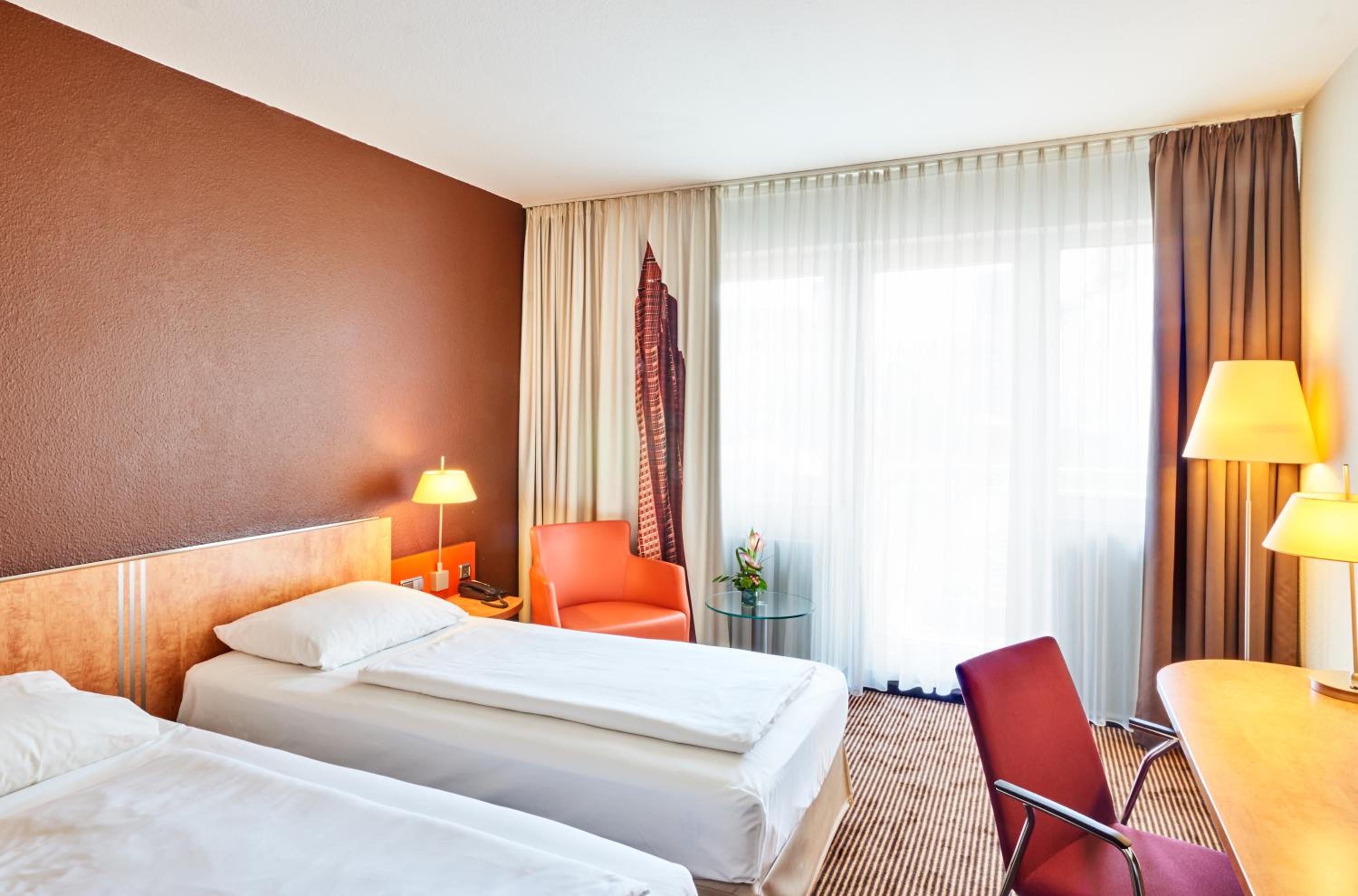 Standard Twin Room - Photo 3