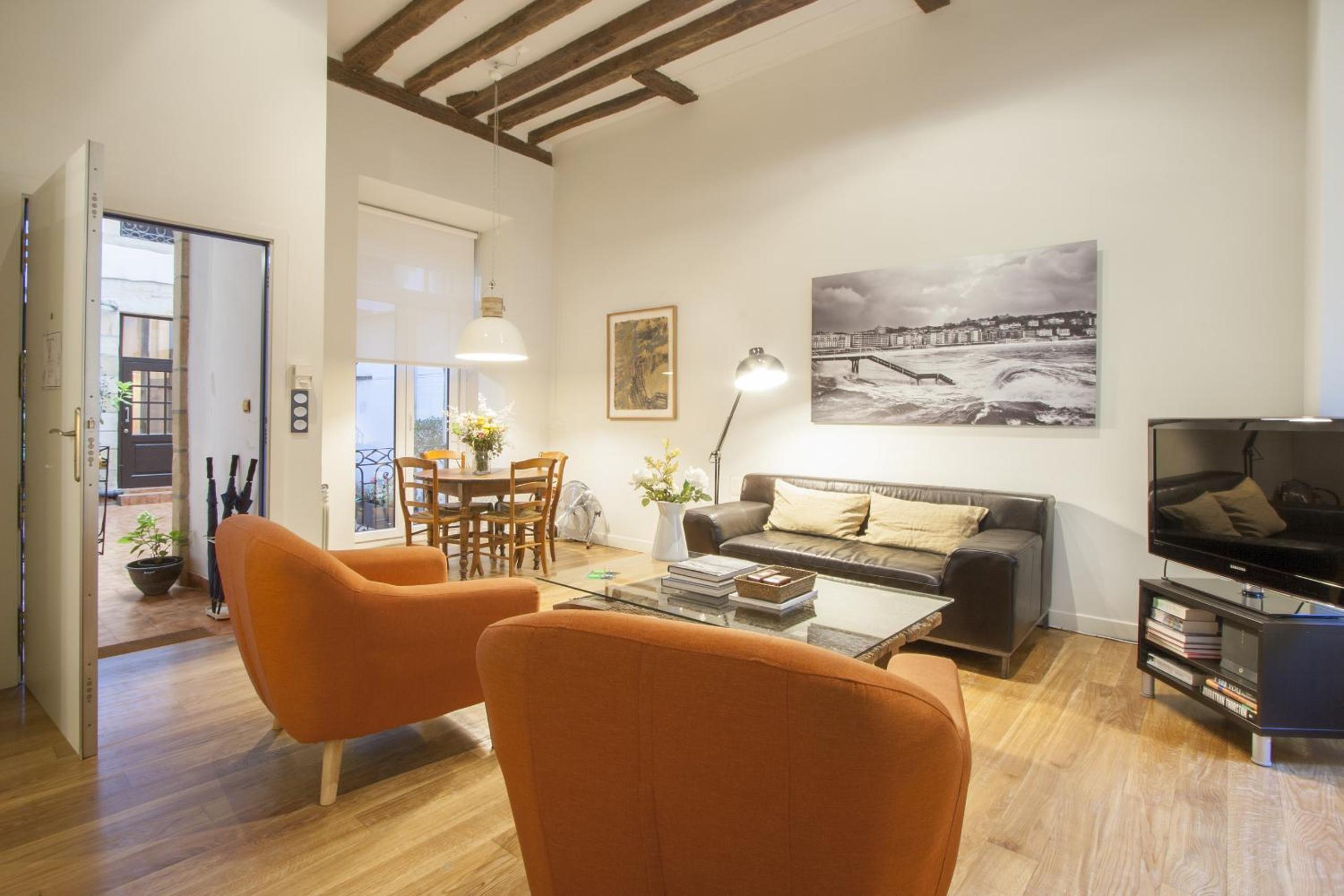 Studio Apartment photo 2