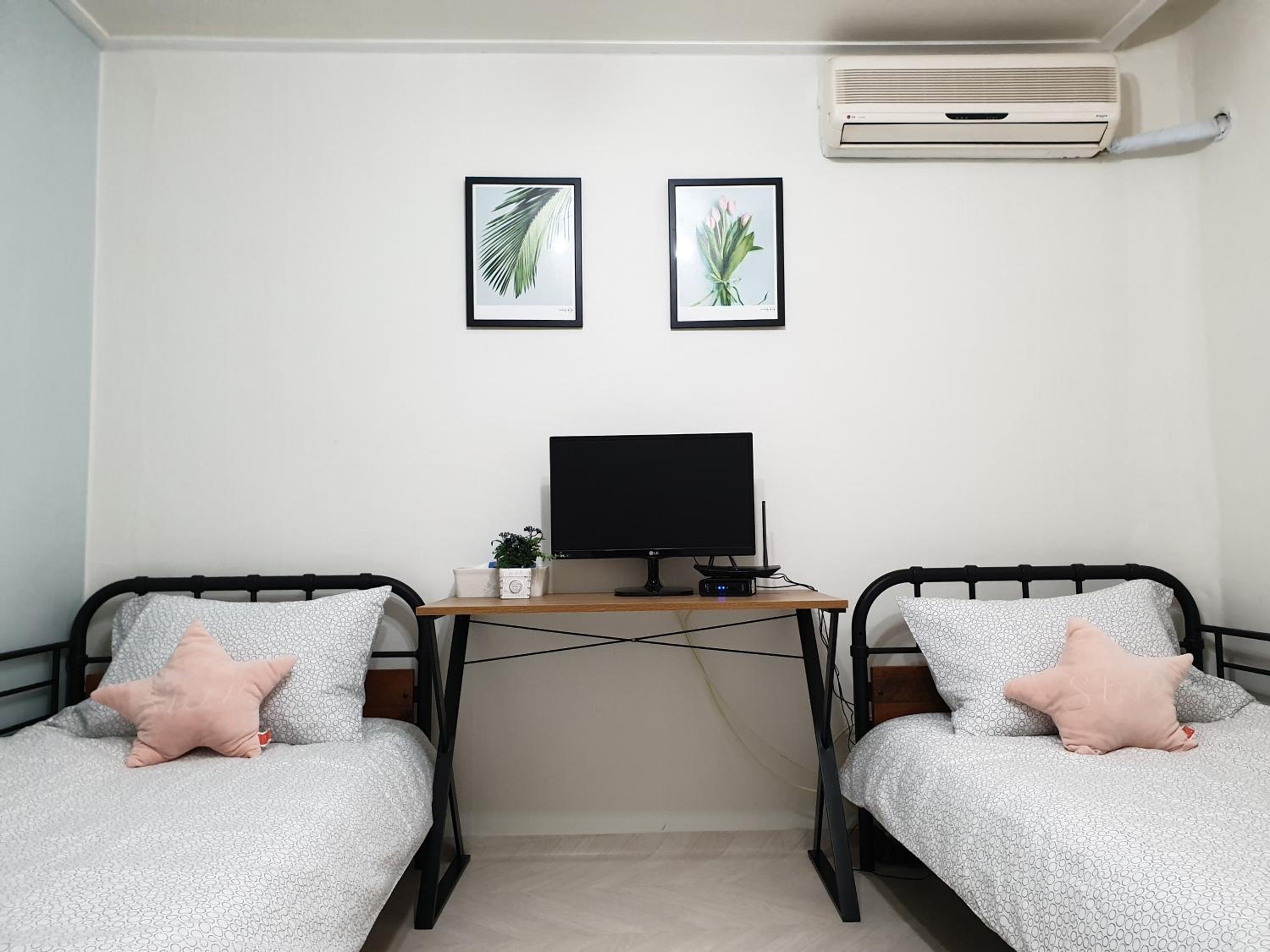 Standard Twin Room - Photo 1