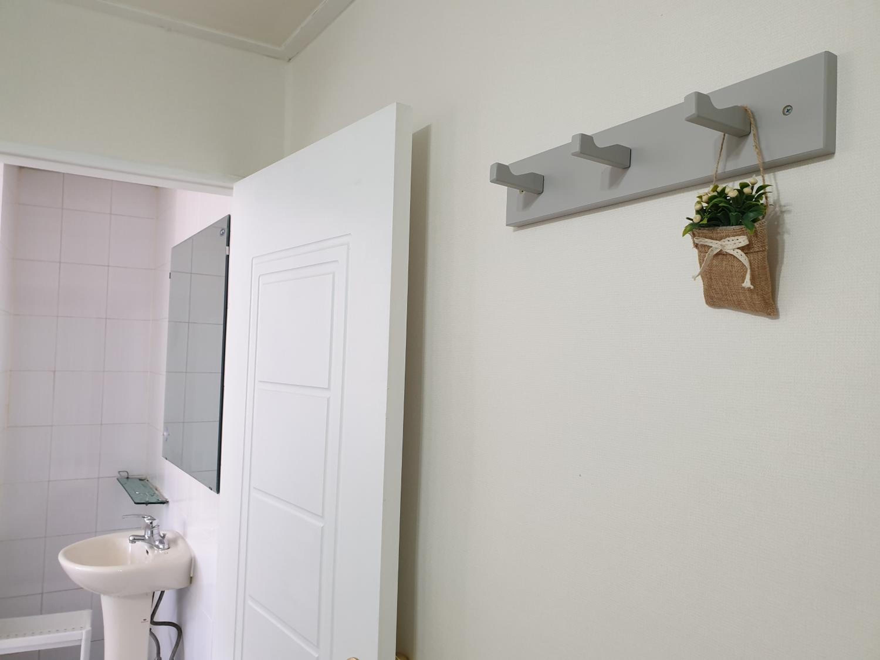 Standard Twin Room - Photo 3