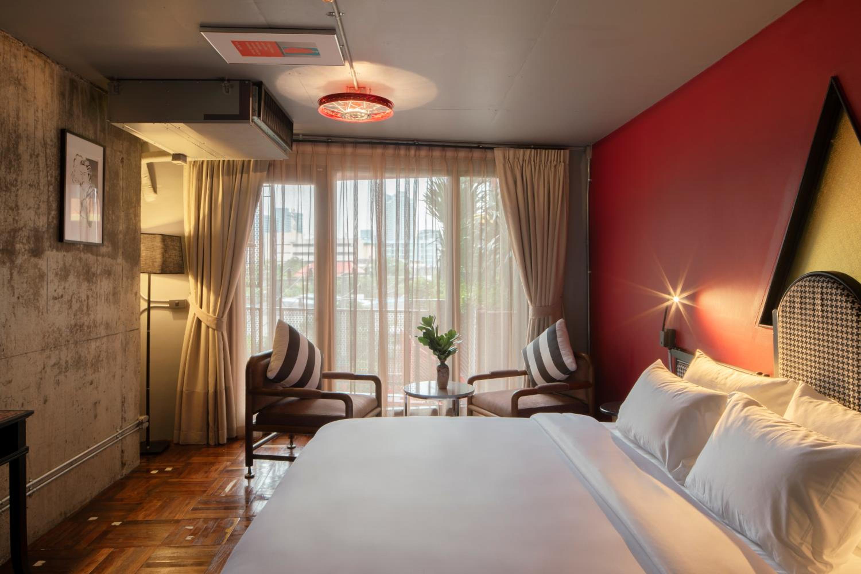 Deluxe Double Room with Bath photo 3
