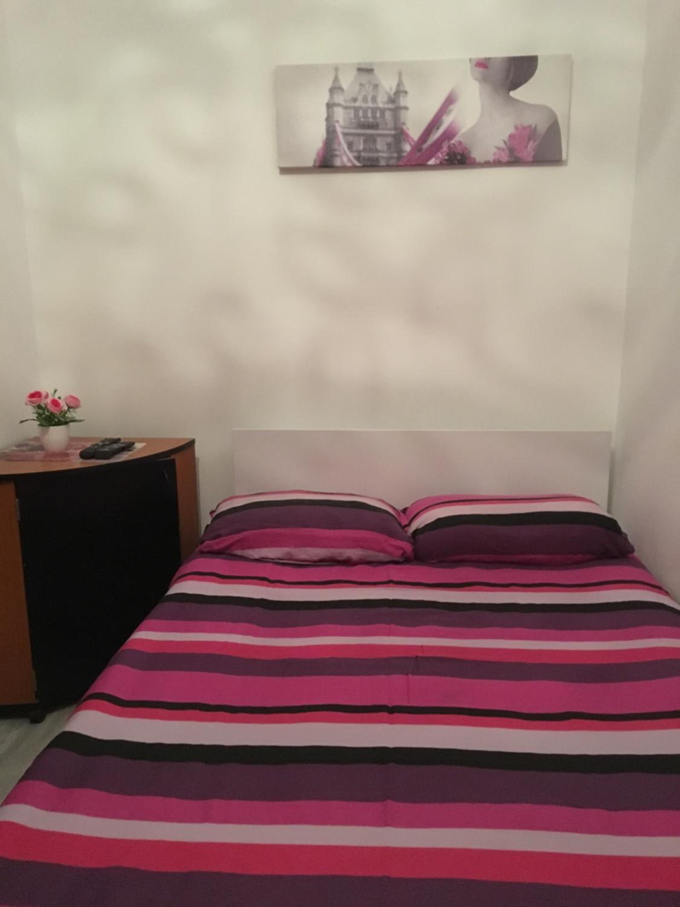 Double Room with Private Bathroom - Photo 2