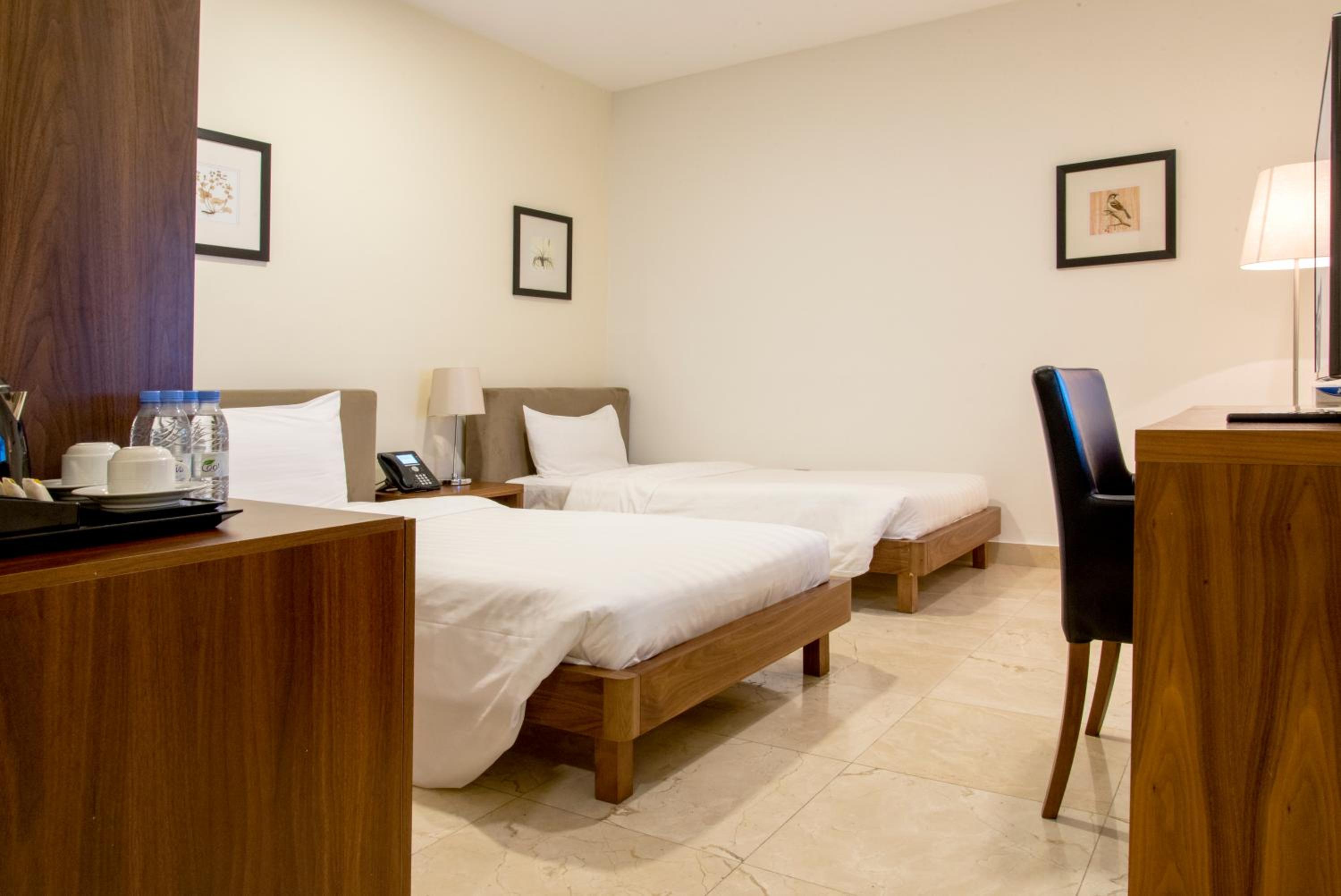 Economy Twin Room - Photo 3