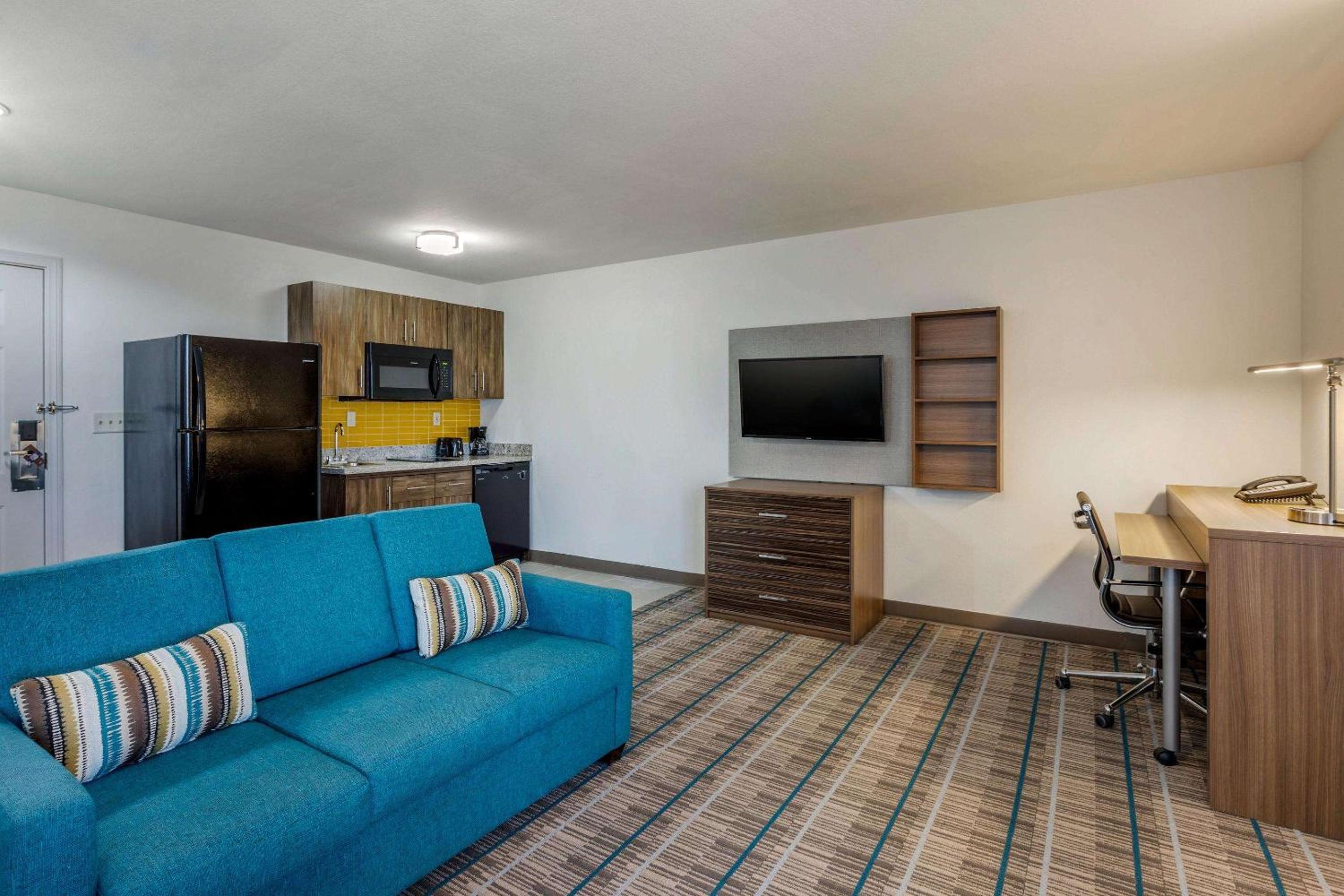 King Suite with Kitchen and Roll-In Shower -  Accessible/Non-Smoking - Photo 1