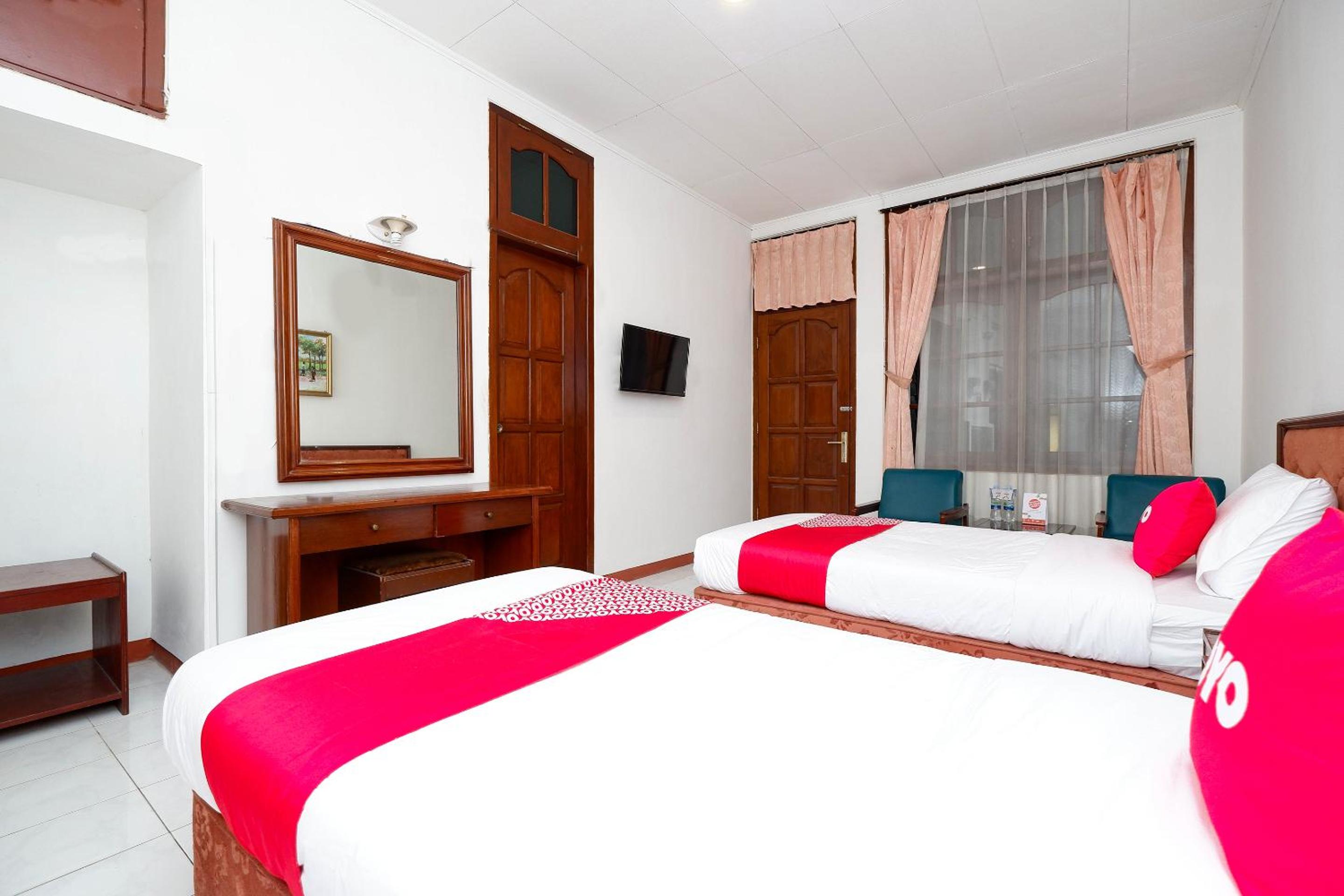 Standard Twin Room - Photo 2