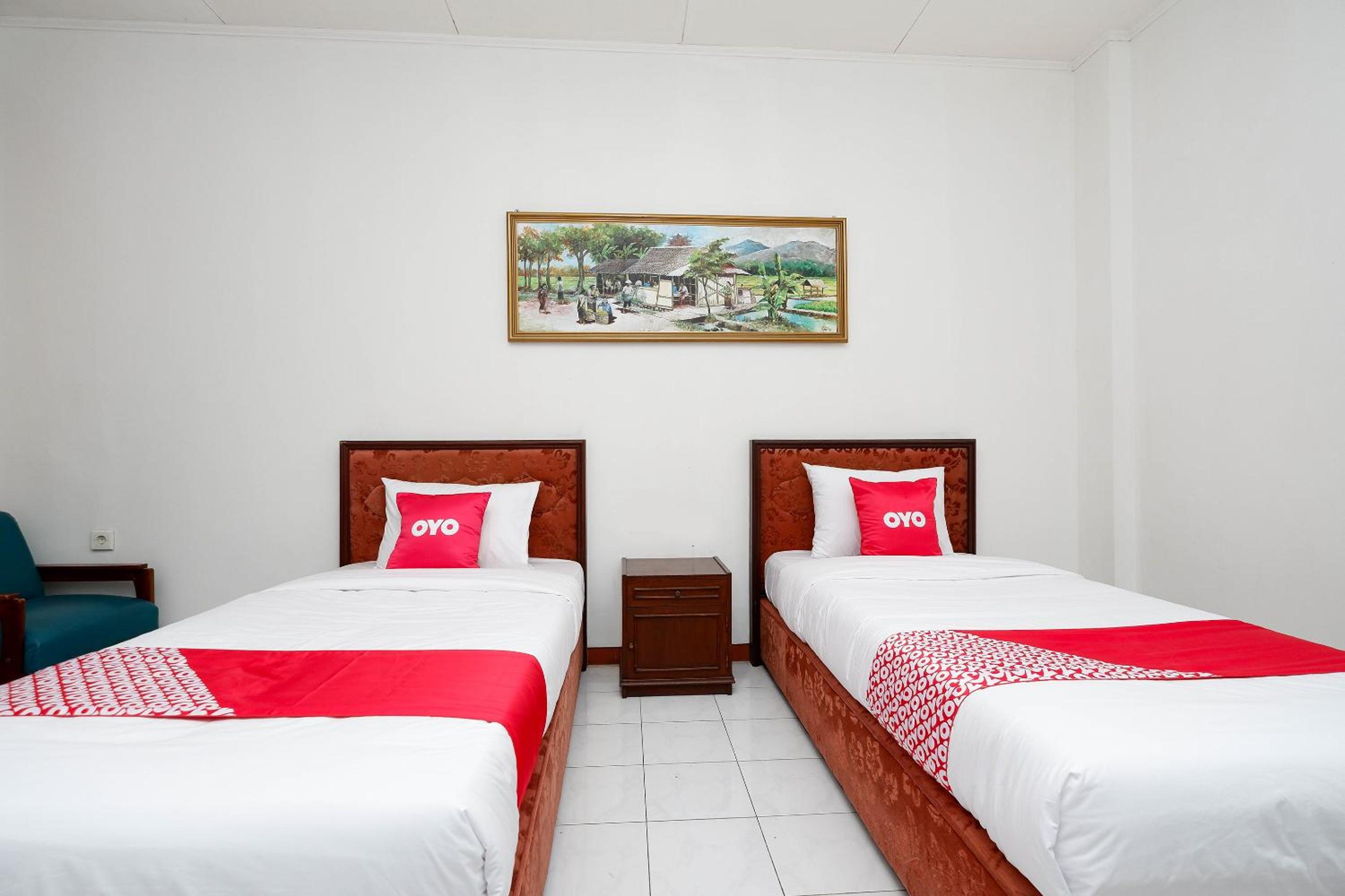 Standard Twin Room - Photo 3