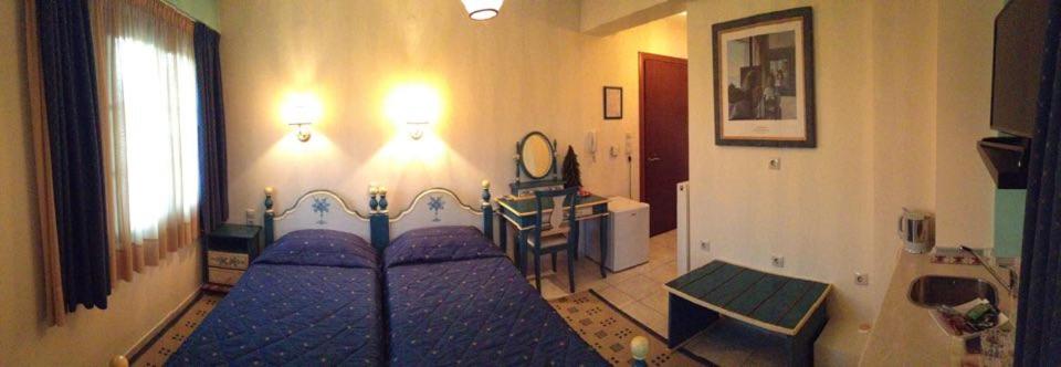 Twin Room with Balcony - Photo 8