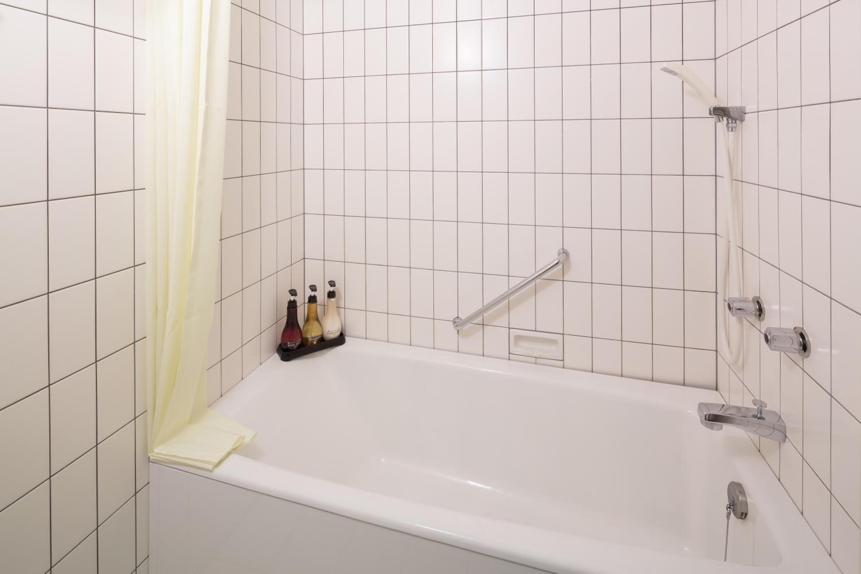 Standard Twin Room with Balcony - Photo 3