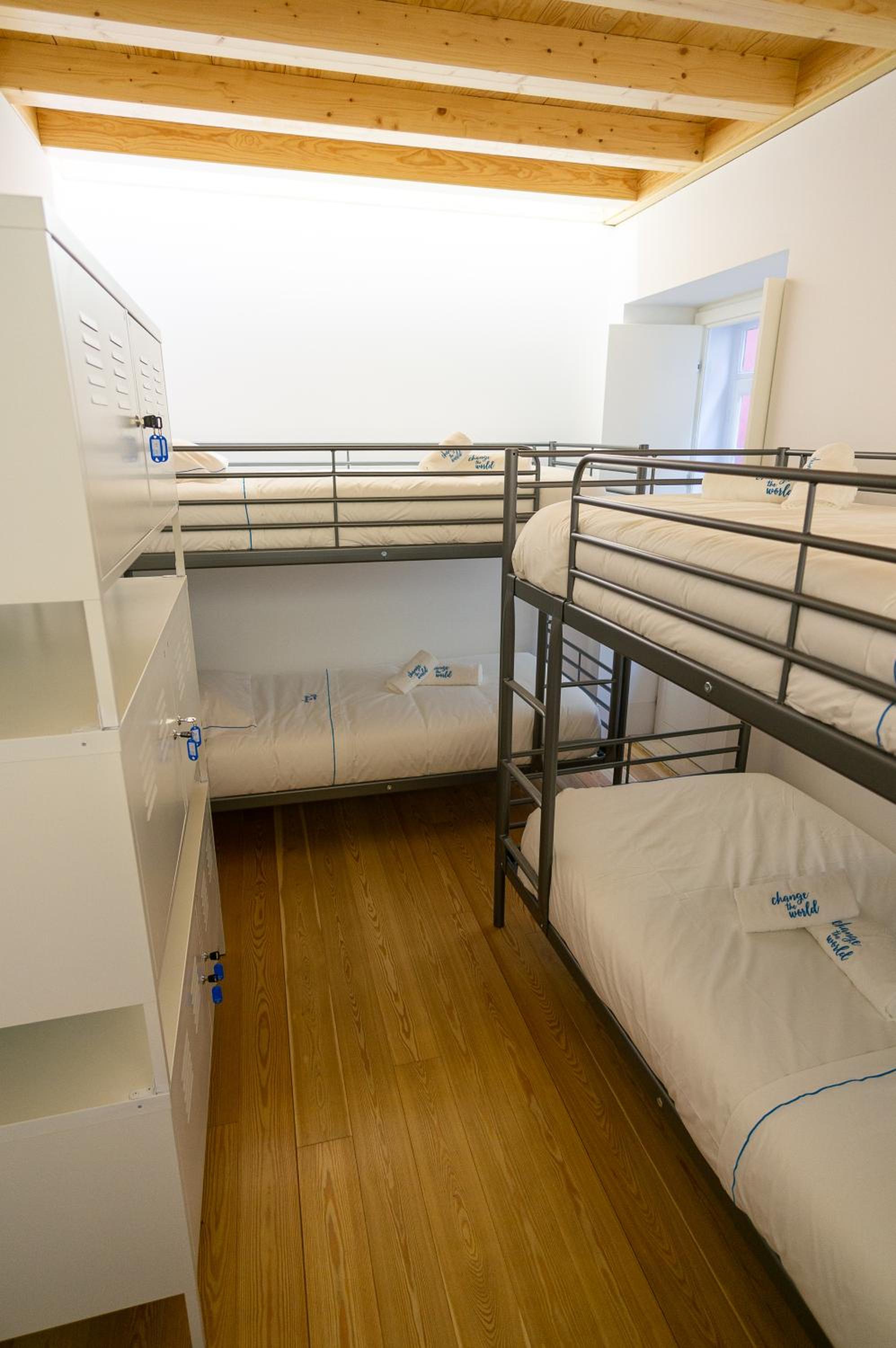 Bed in 6-Bed Mixed Dormitory Room photo 1