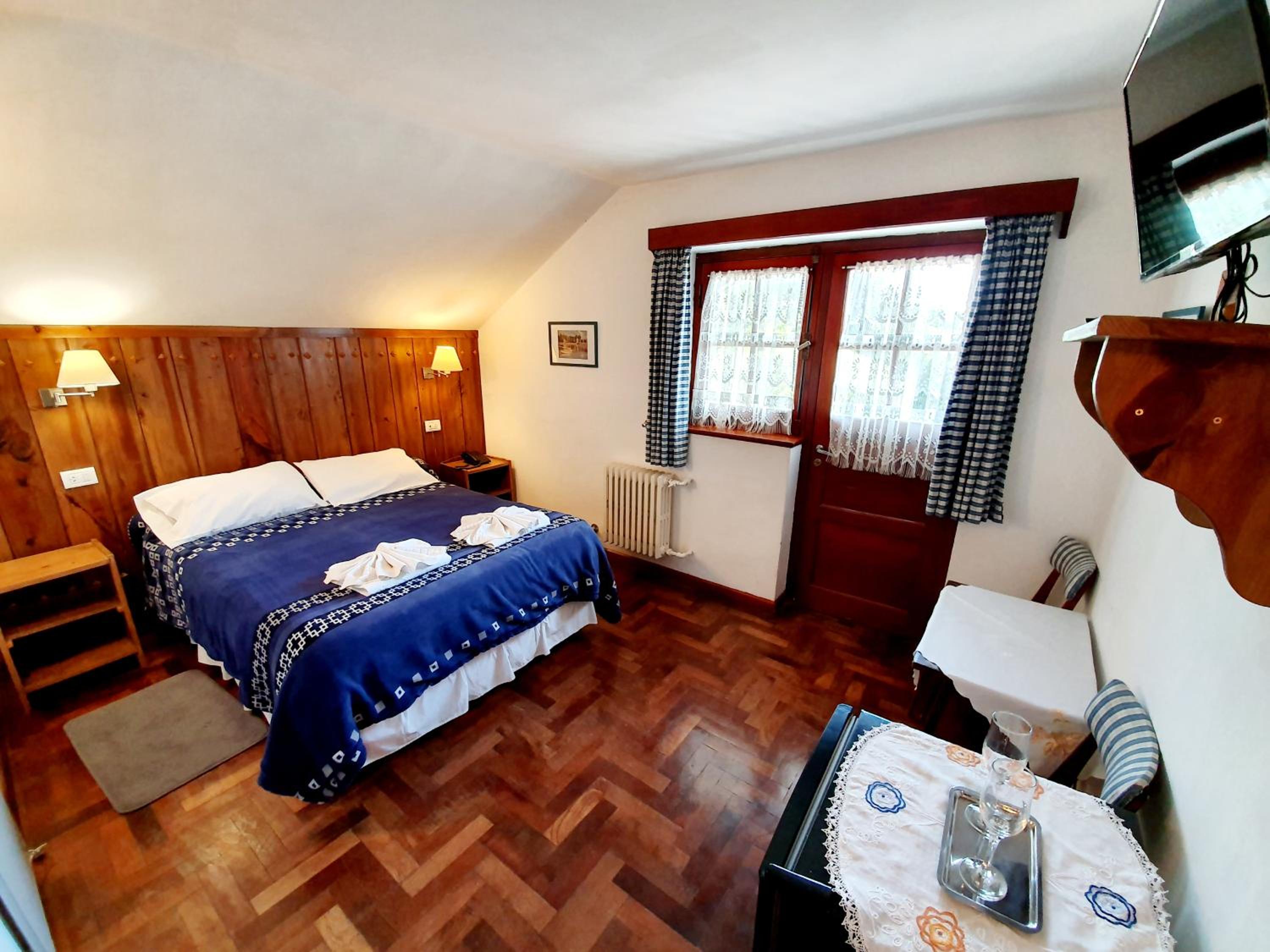 Standard Double or Twin Room photo 3