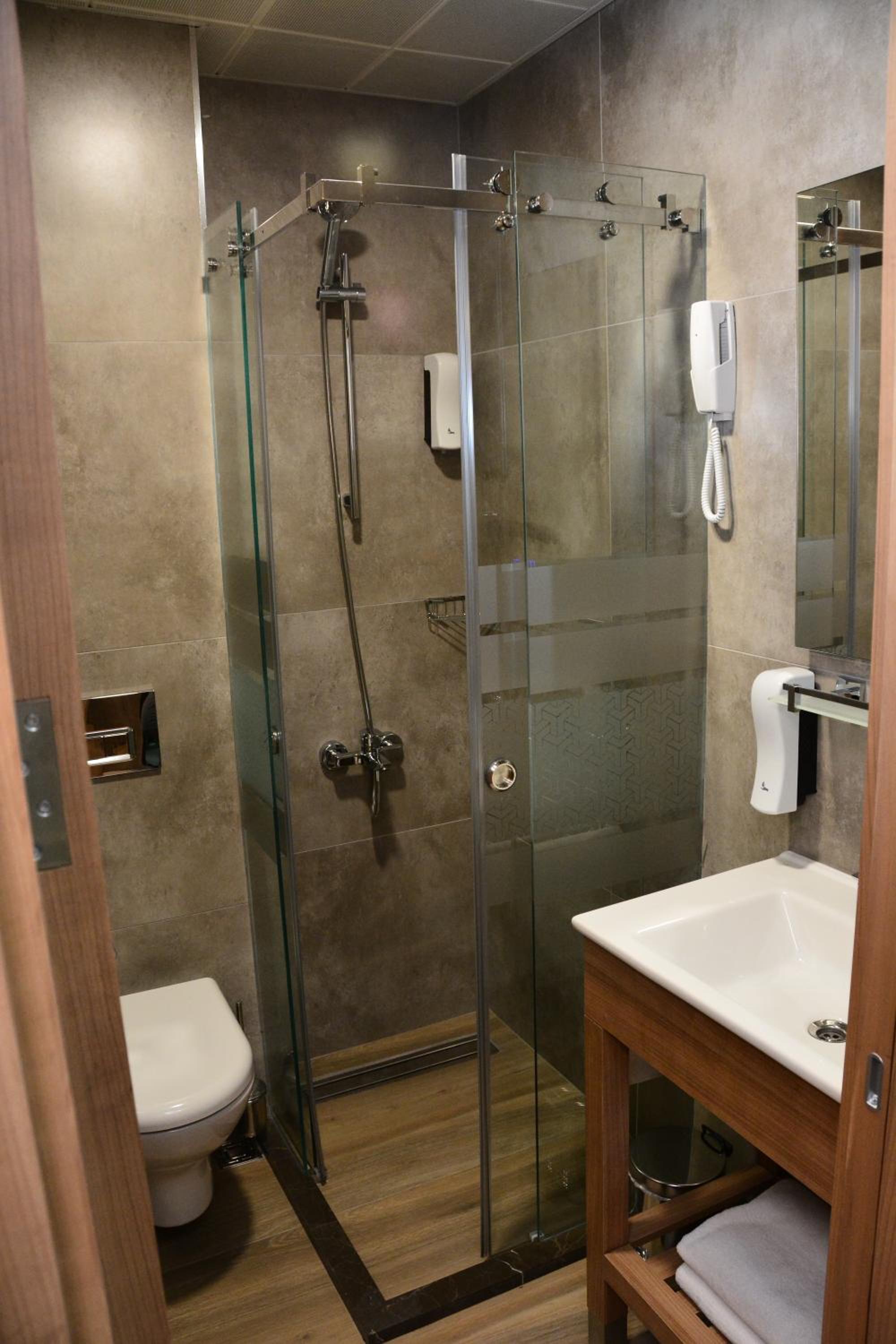 Budget Double Room photo 2