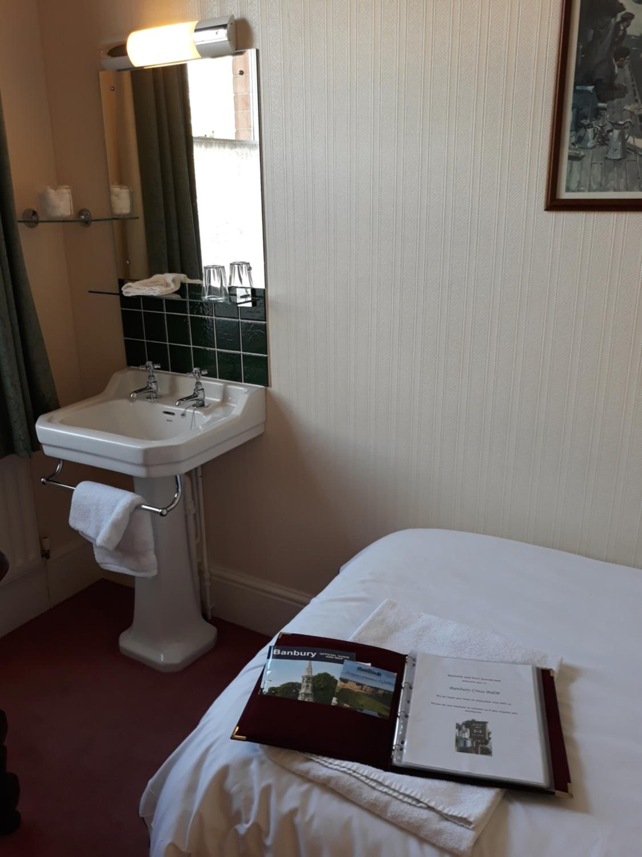 Standard Single Room with Shared Bathroom photo 2