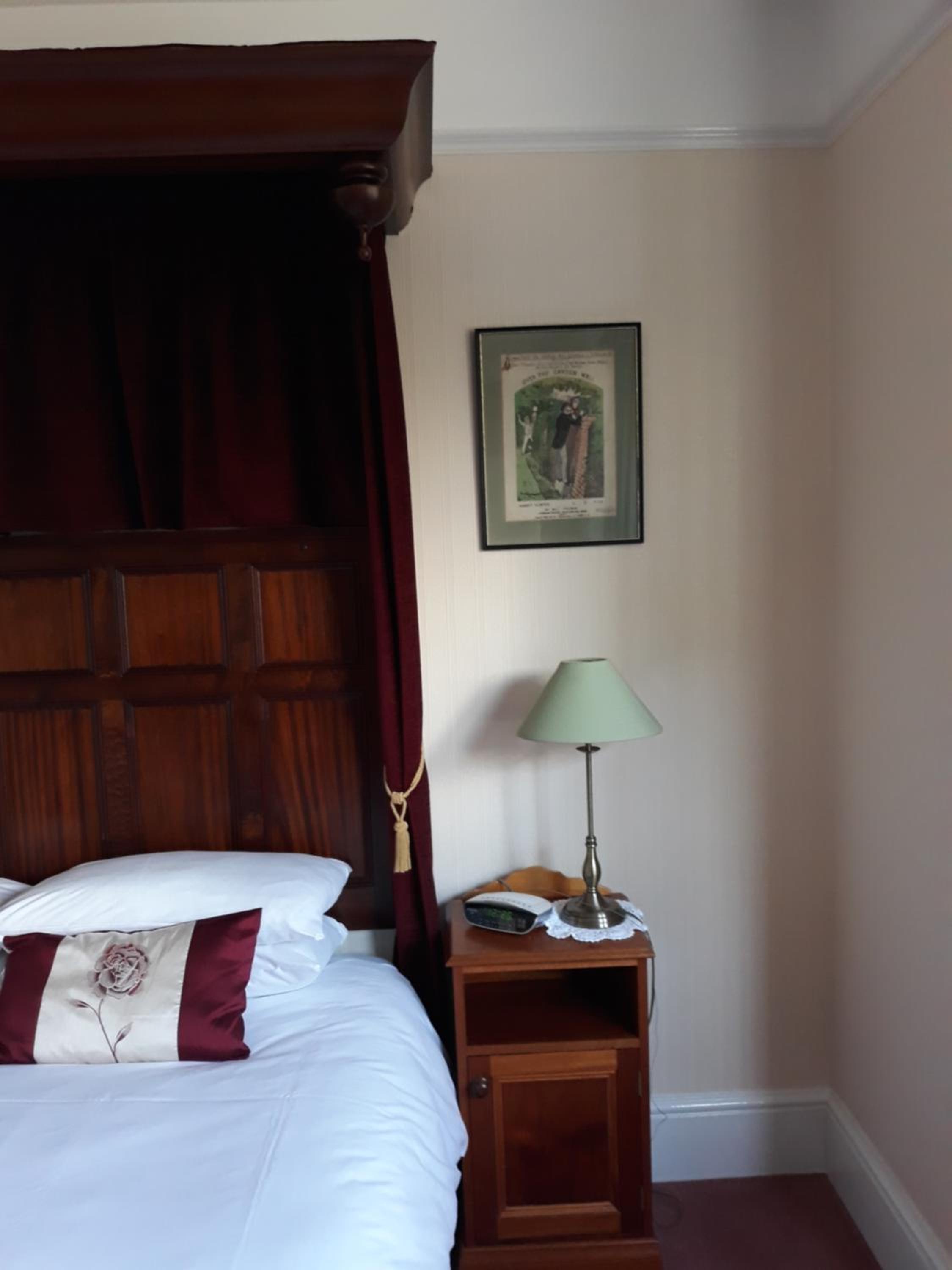 Large Double Room with En-Suite Shower photo 1