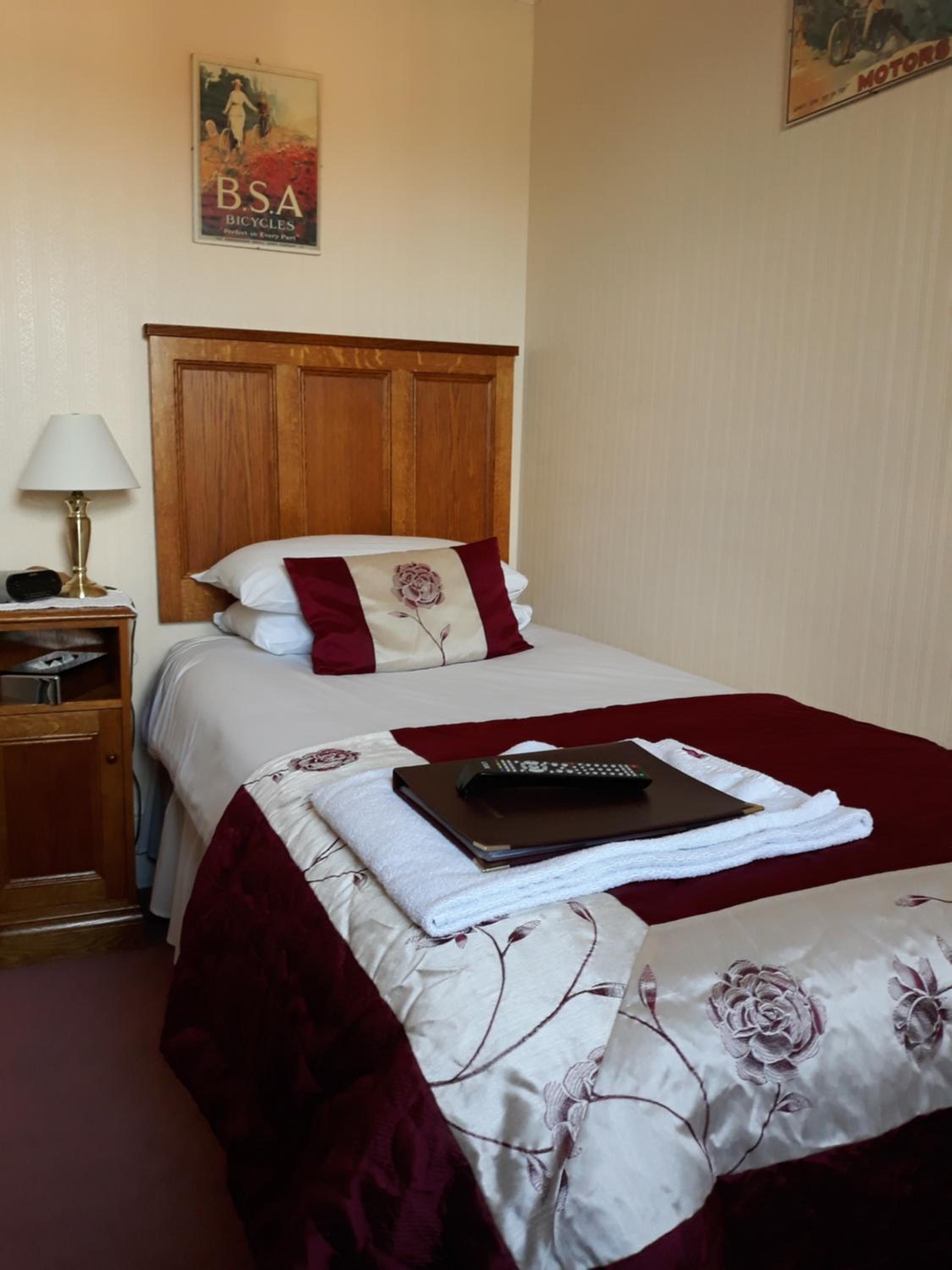 Single Room with Shared Shower and Toilet photo 1