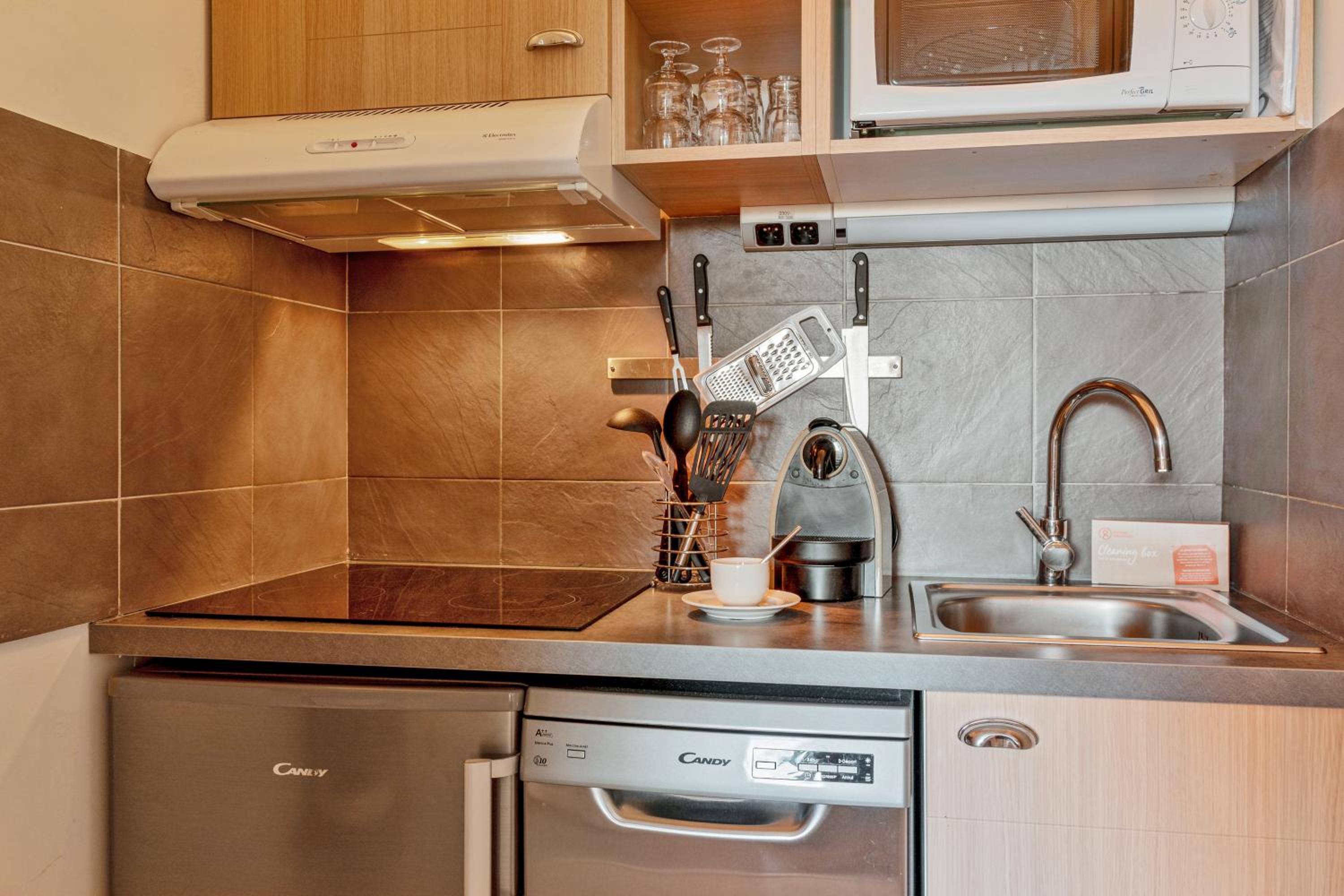 One-Bedroom Apartment with Terrace or Balcony (3 people) - Photo 4