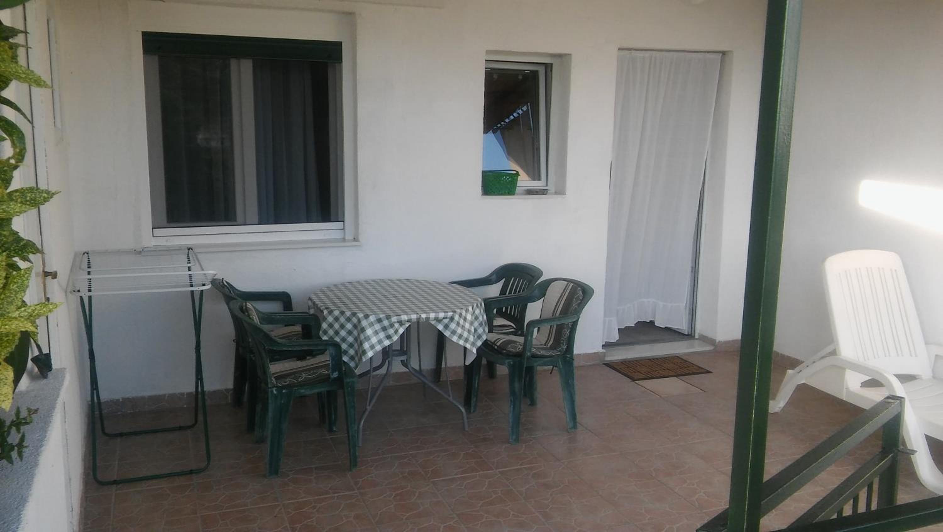 Apartment with Garden View