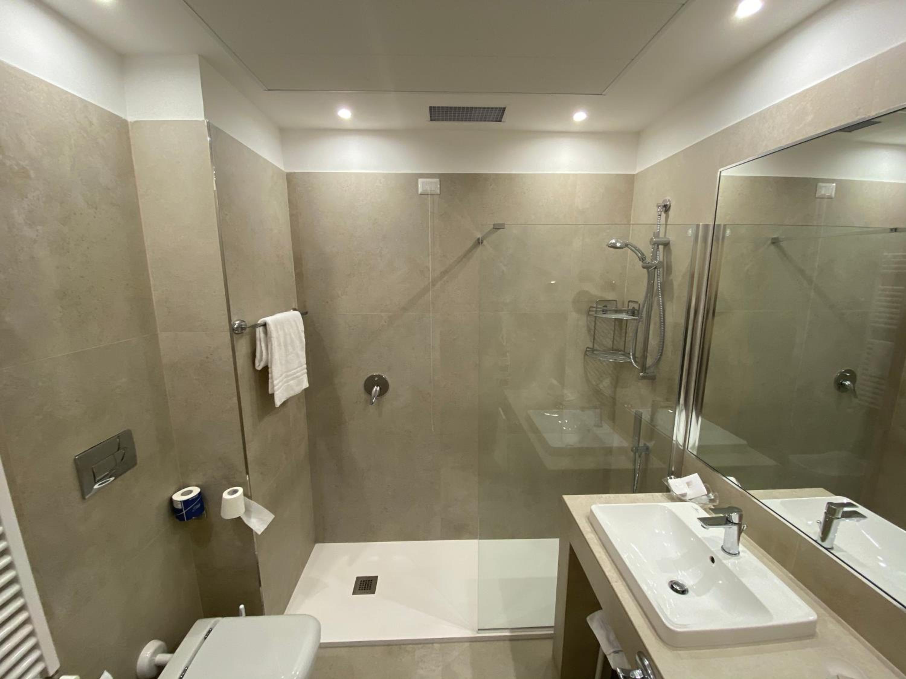 Classic Double Room - Photo 7