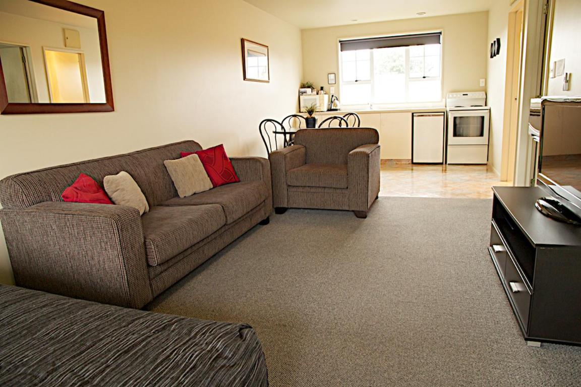 One-Bedroom Apartment photo 1