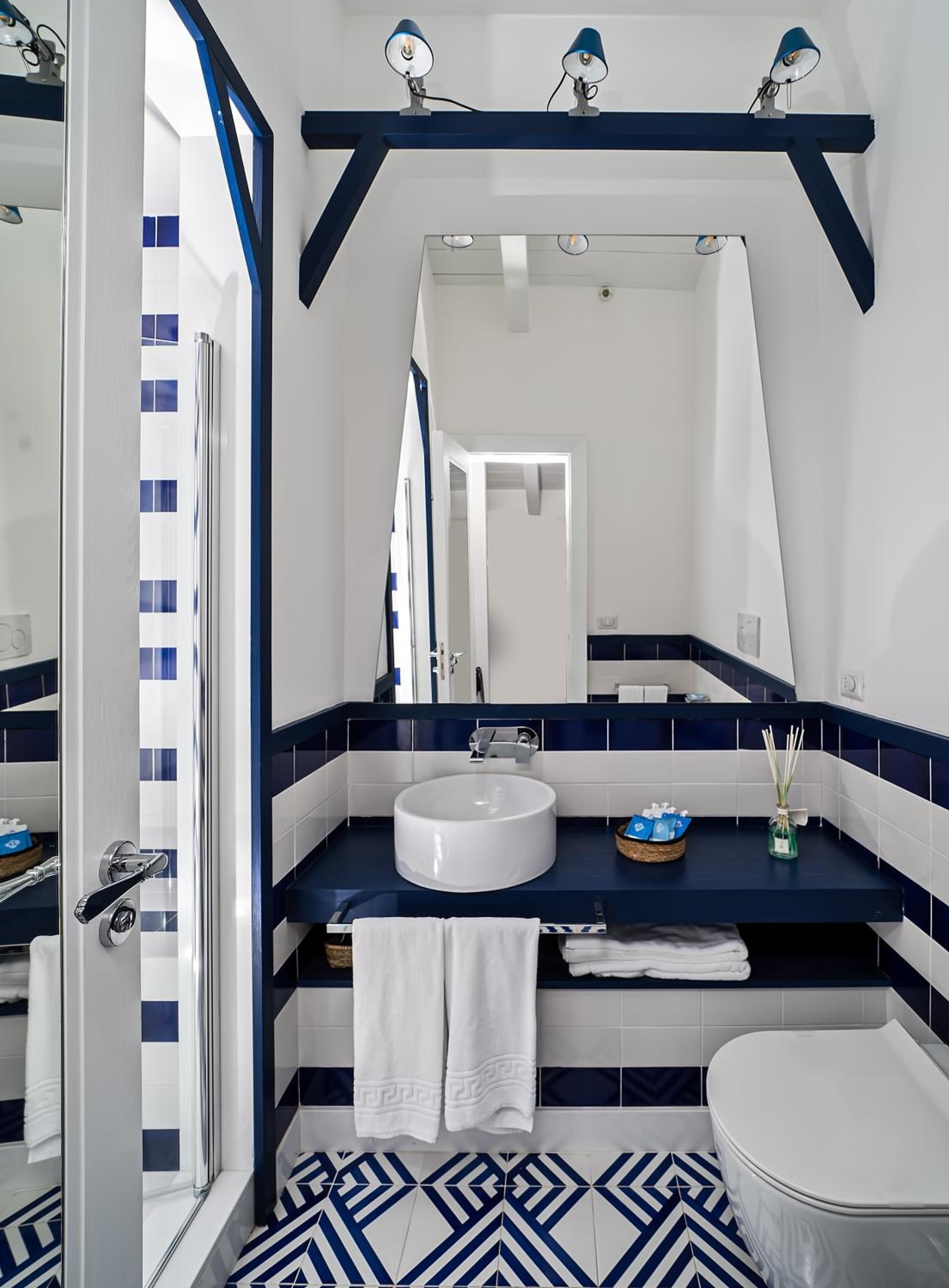 Superior Double or Twin Room - Attic photo 2