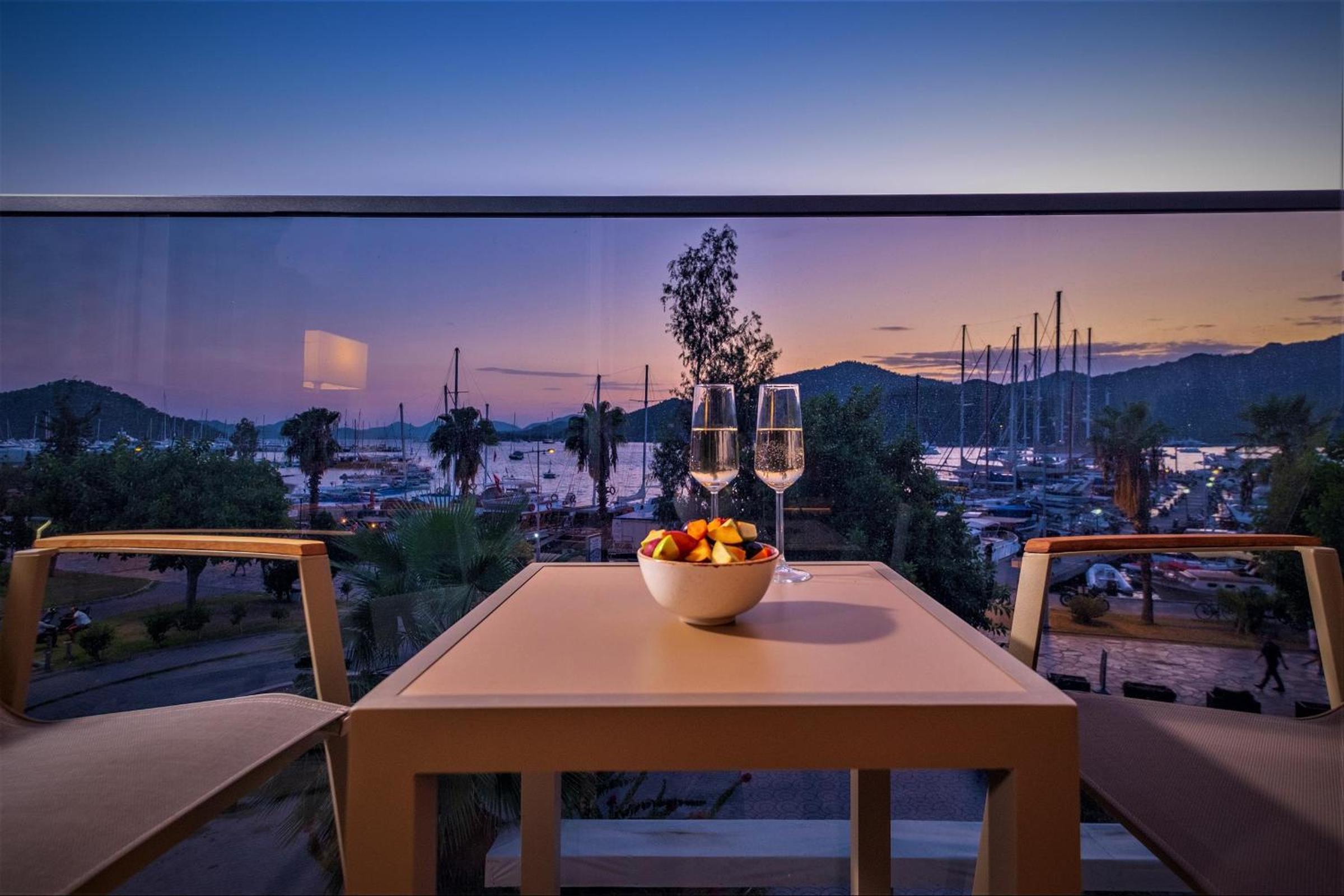 Superior Double Room with Sea and Marina View - Photo 5