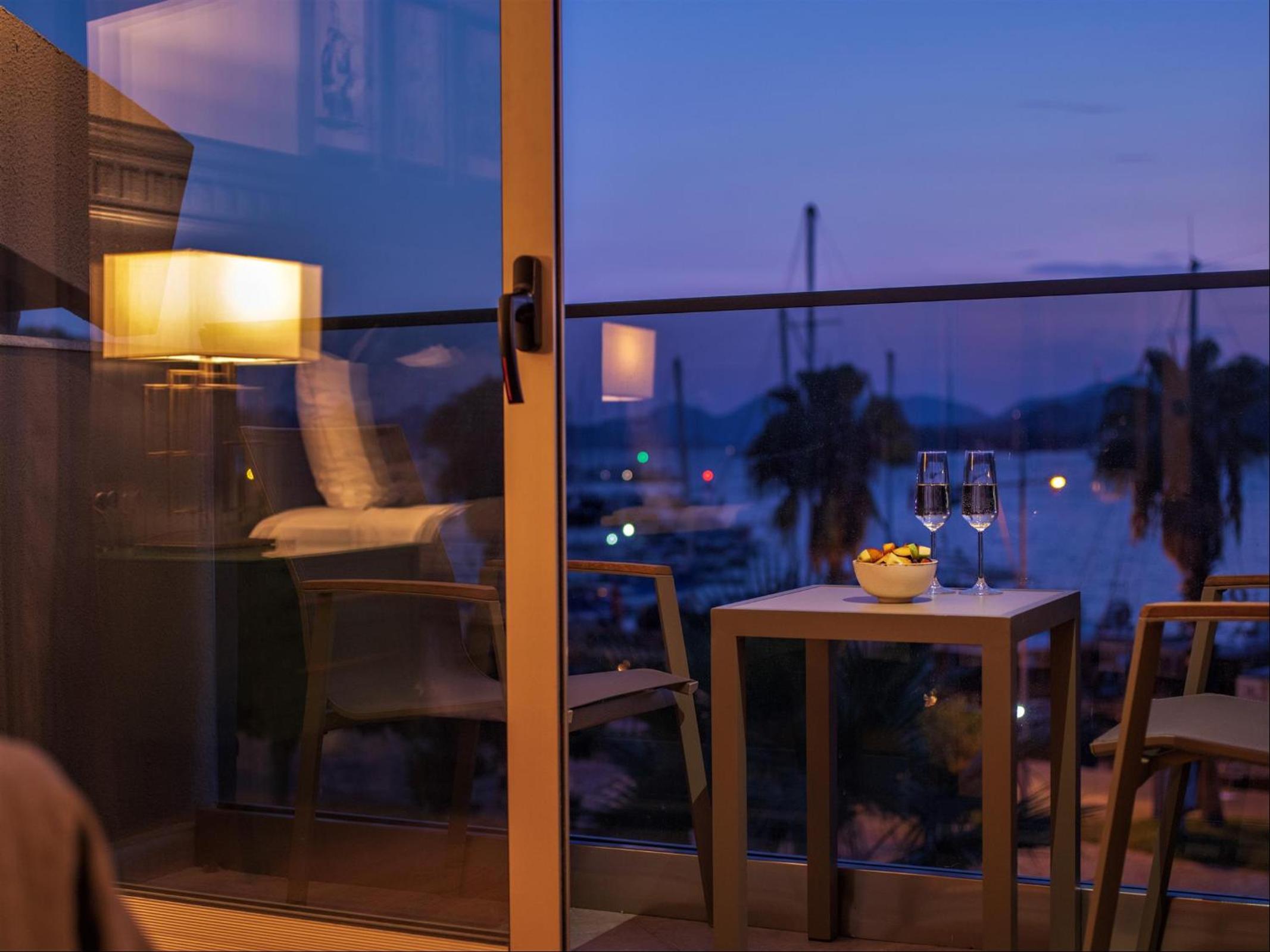 Superior Double Room with Sea and Marina View - Photo 4
