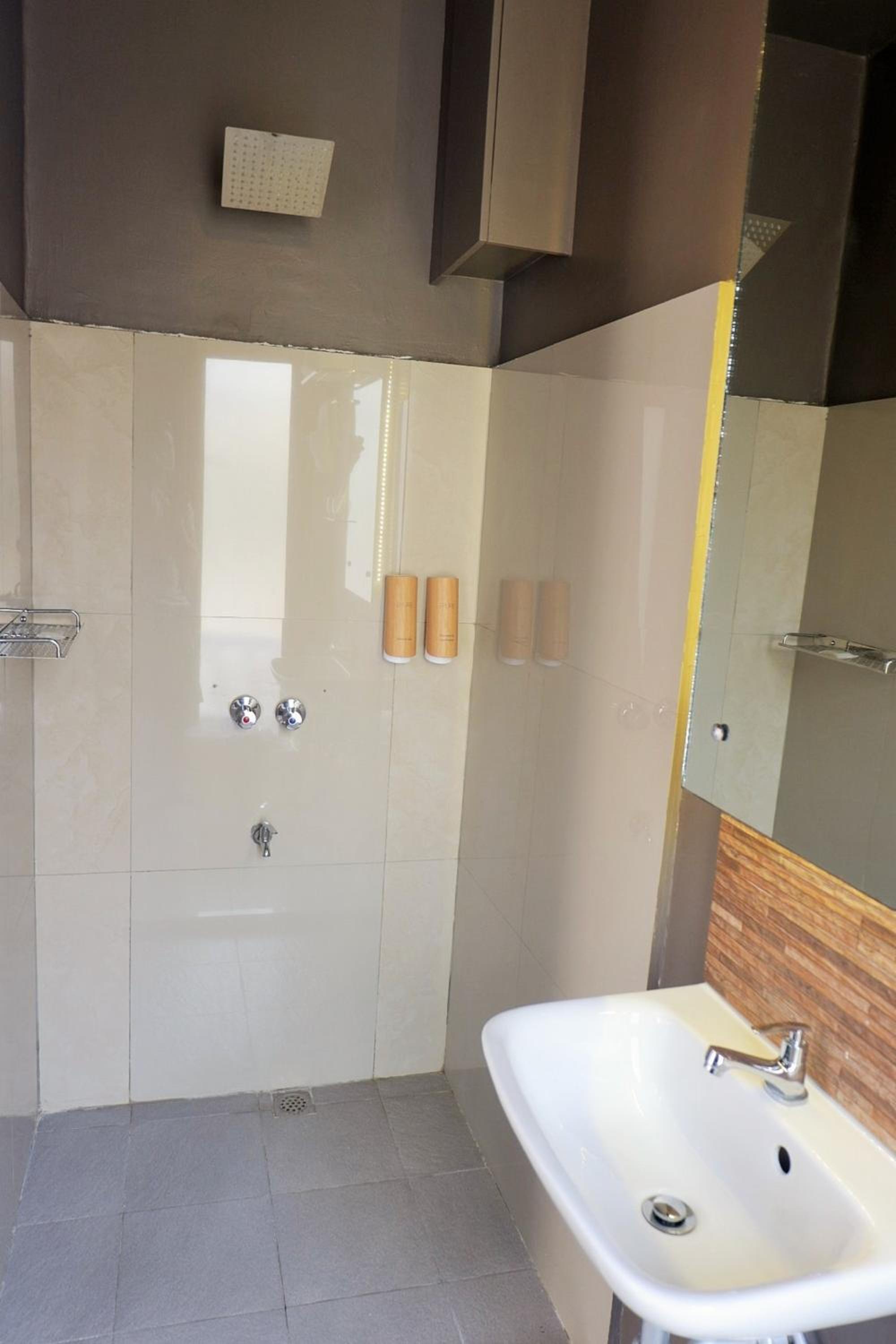 Double Room - Photo 8