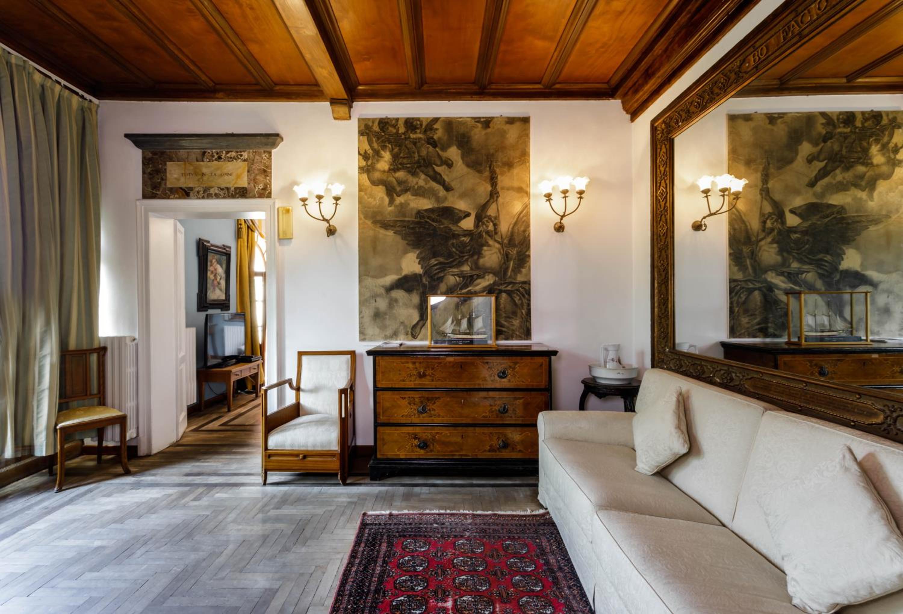 Suite - Photo 10