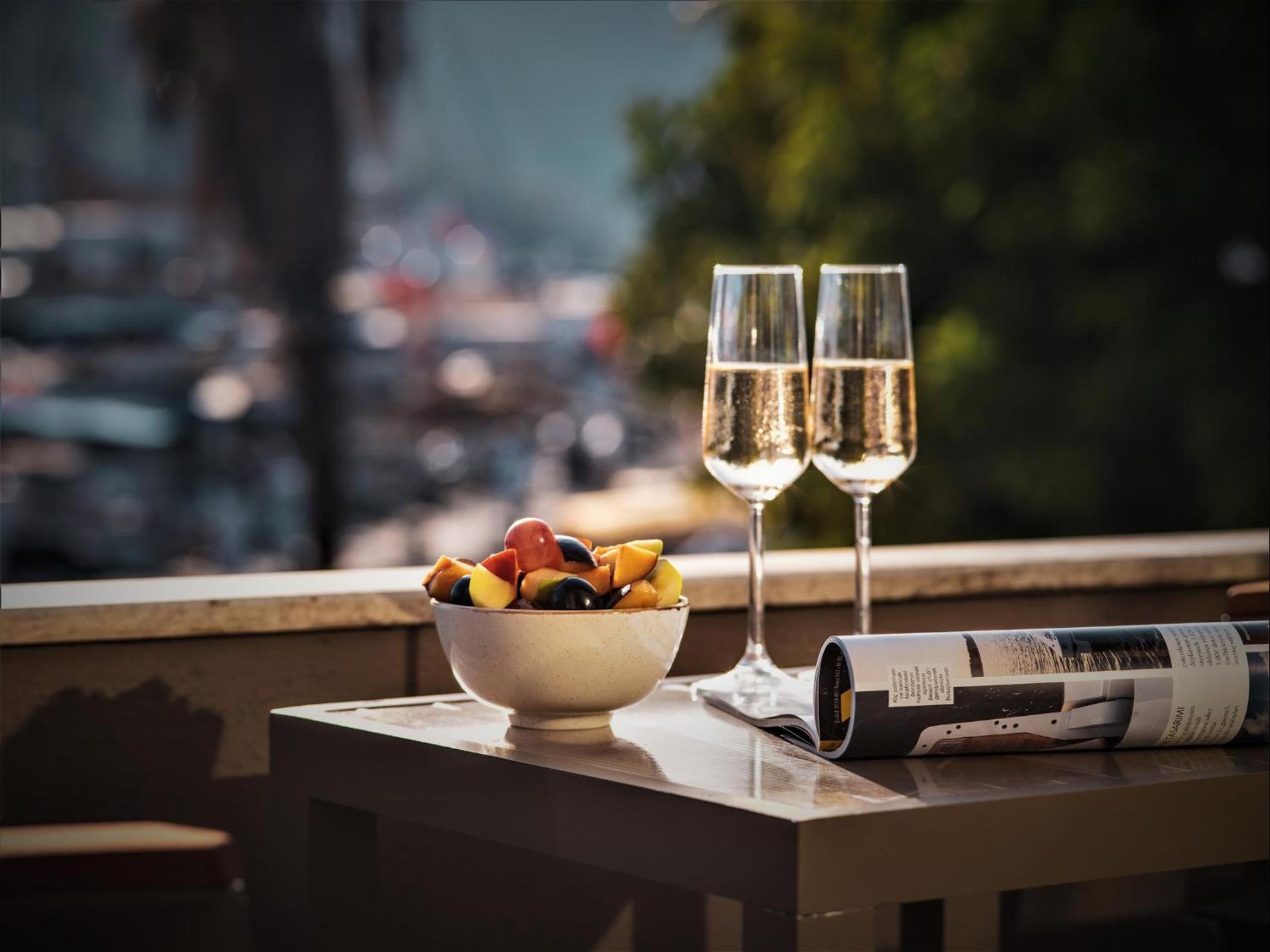 Deluxe Room with Sea and Marina View - Photo 15