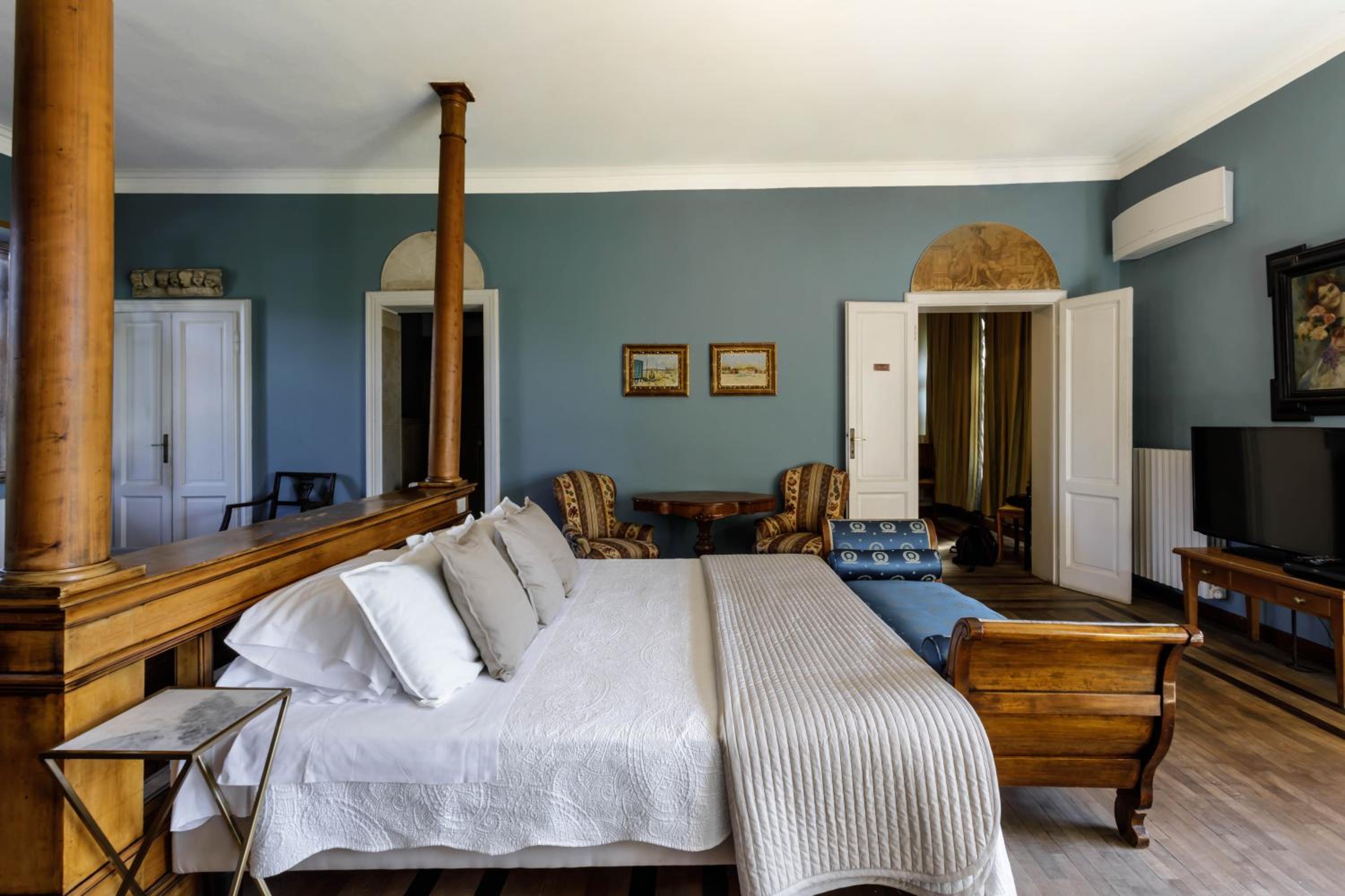 Suite - Photo 3