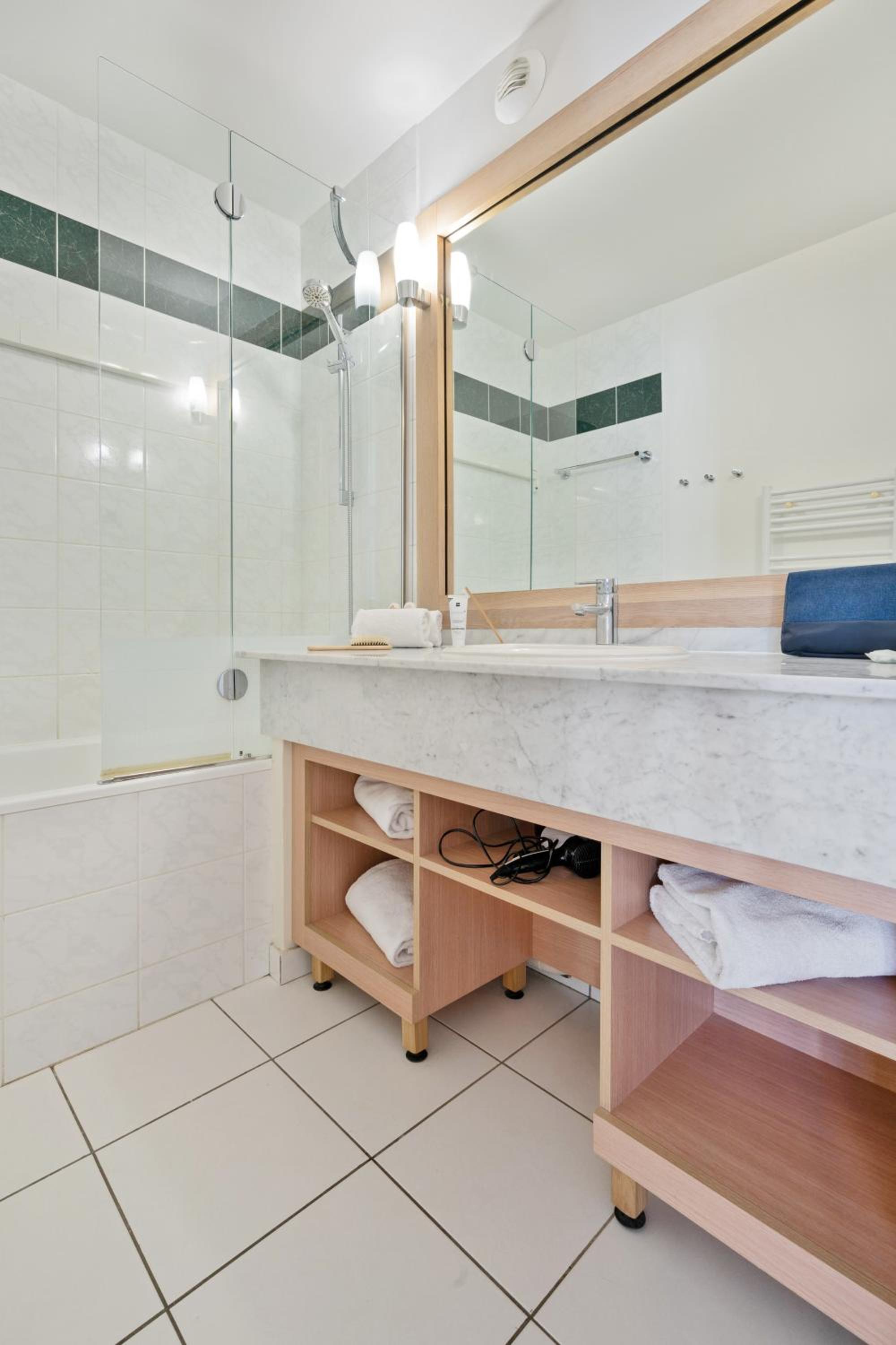 One-Bedroom Apartment with Terrace or Balcony (3 people) - Photo 2