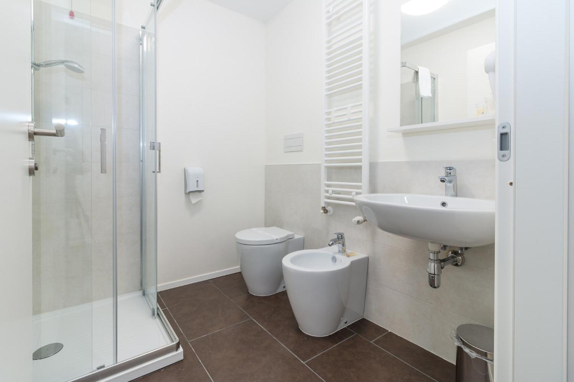 Double or Twin Room - Photo 15
