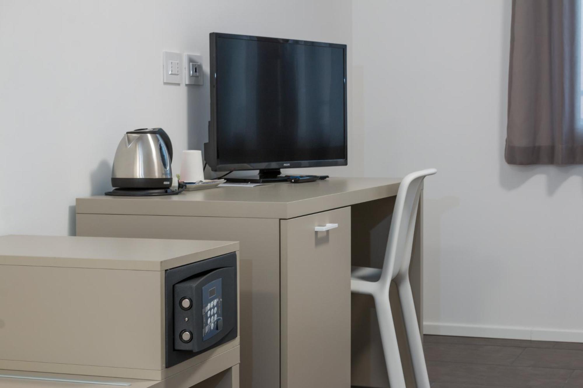 Double or Twin Room - Photo 14