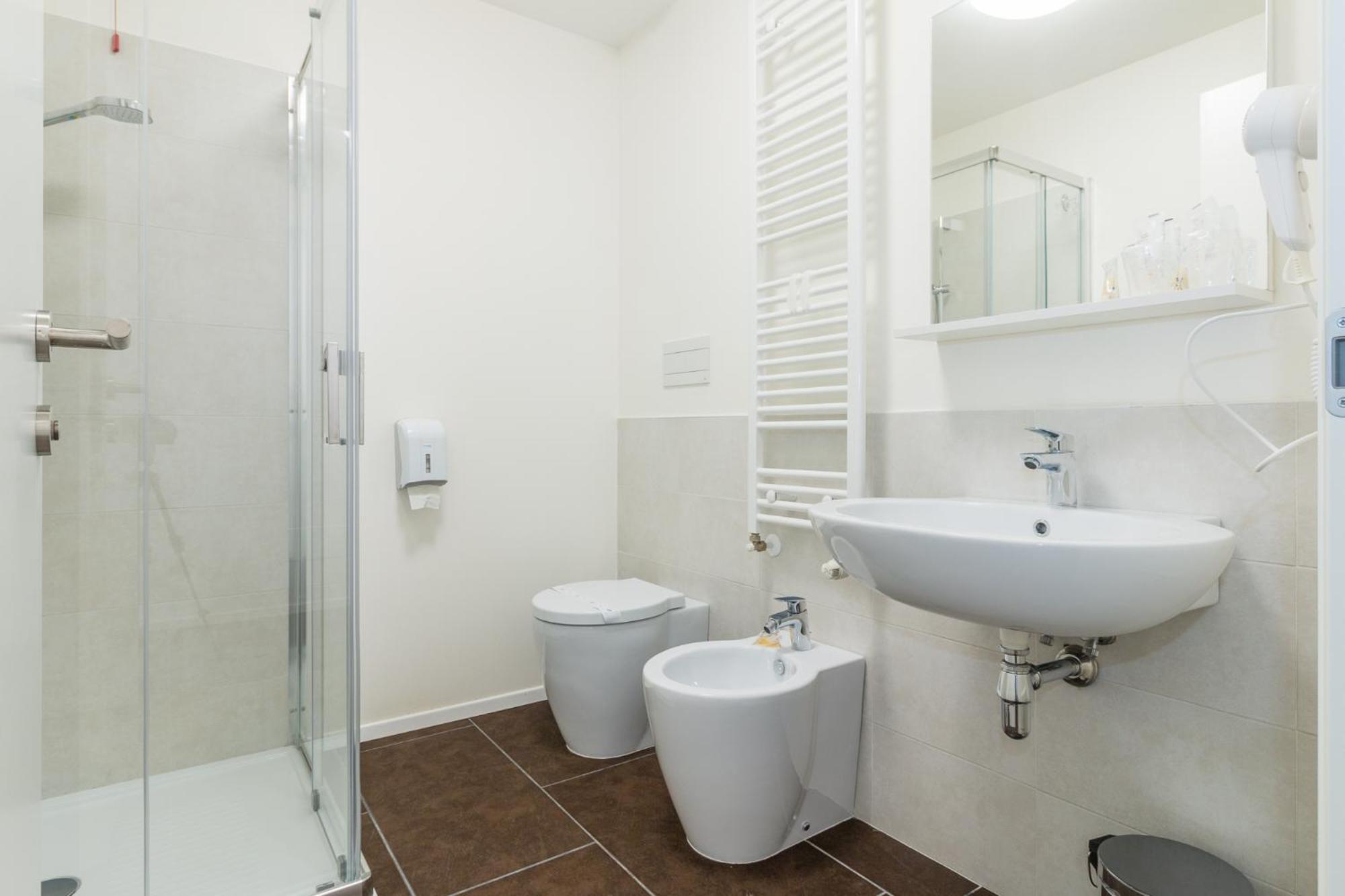 Two-Bedroom Suite - Photo 4
