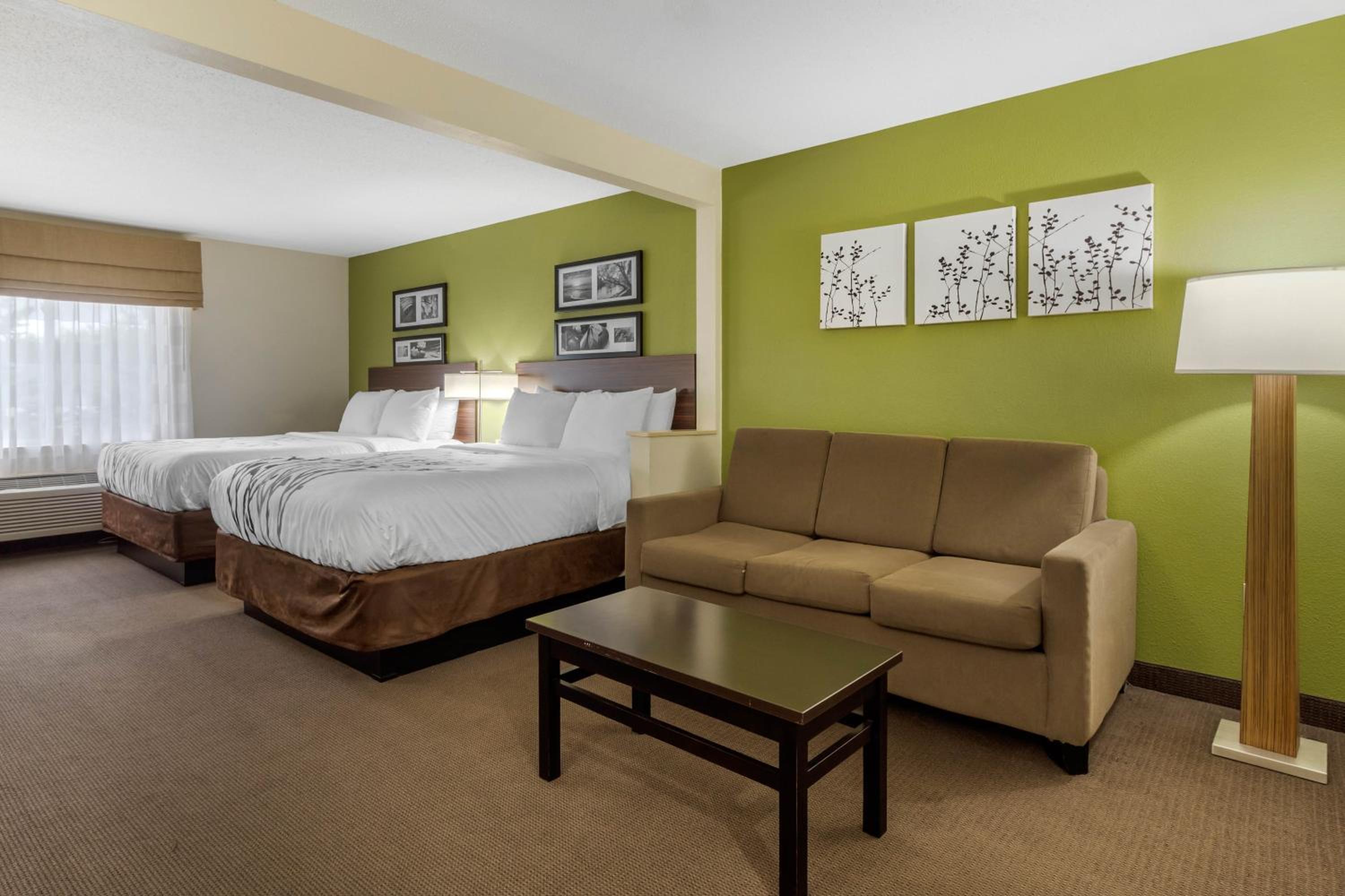 Queen Suite with Two Queen Beds - Non-Smoking - Photo 1