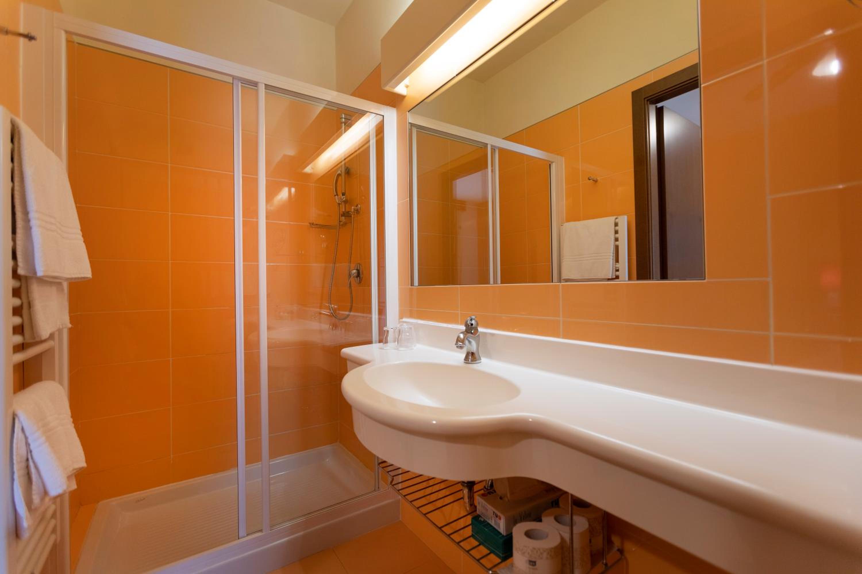 Double Room with Garden View in Villa Ideal photo 3