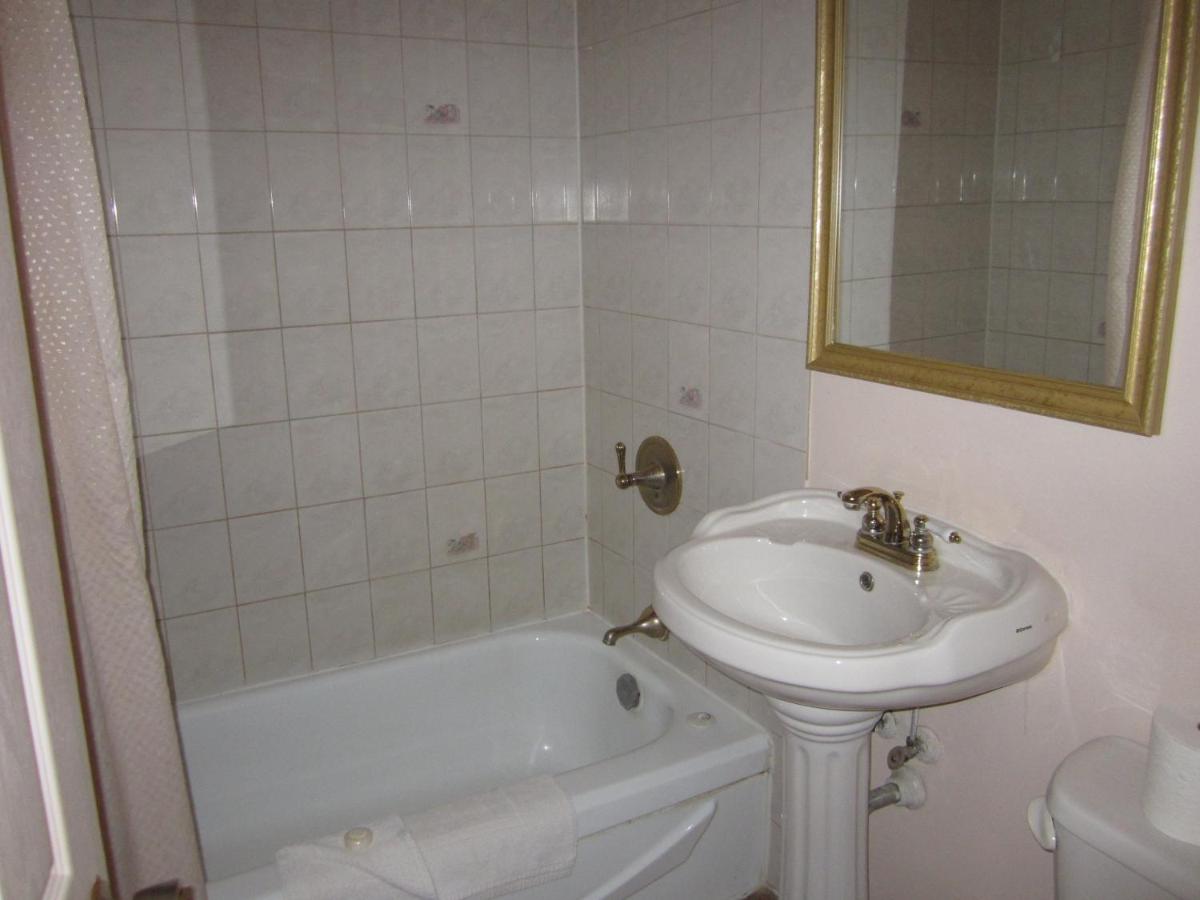Double Room with Two Double Beds photo 3