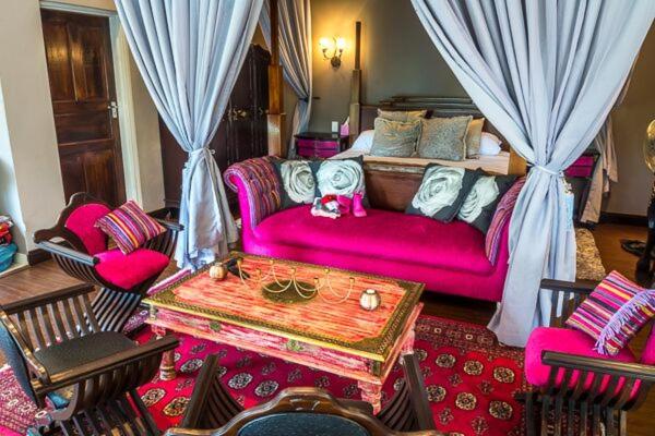Suite - Photo 1