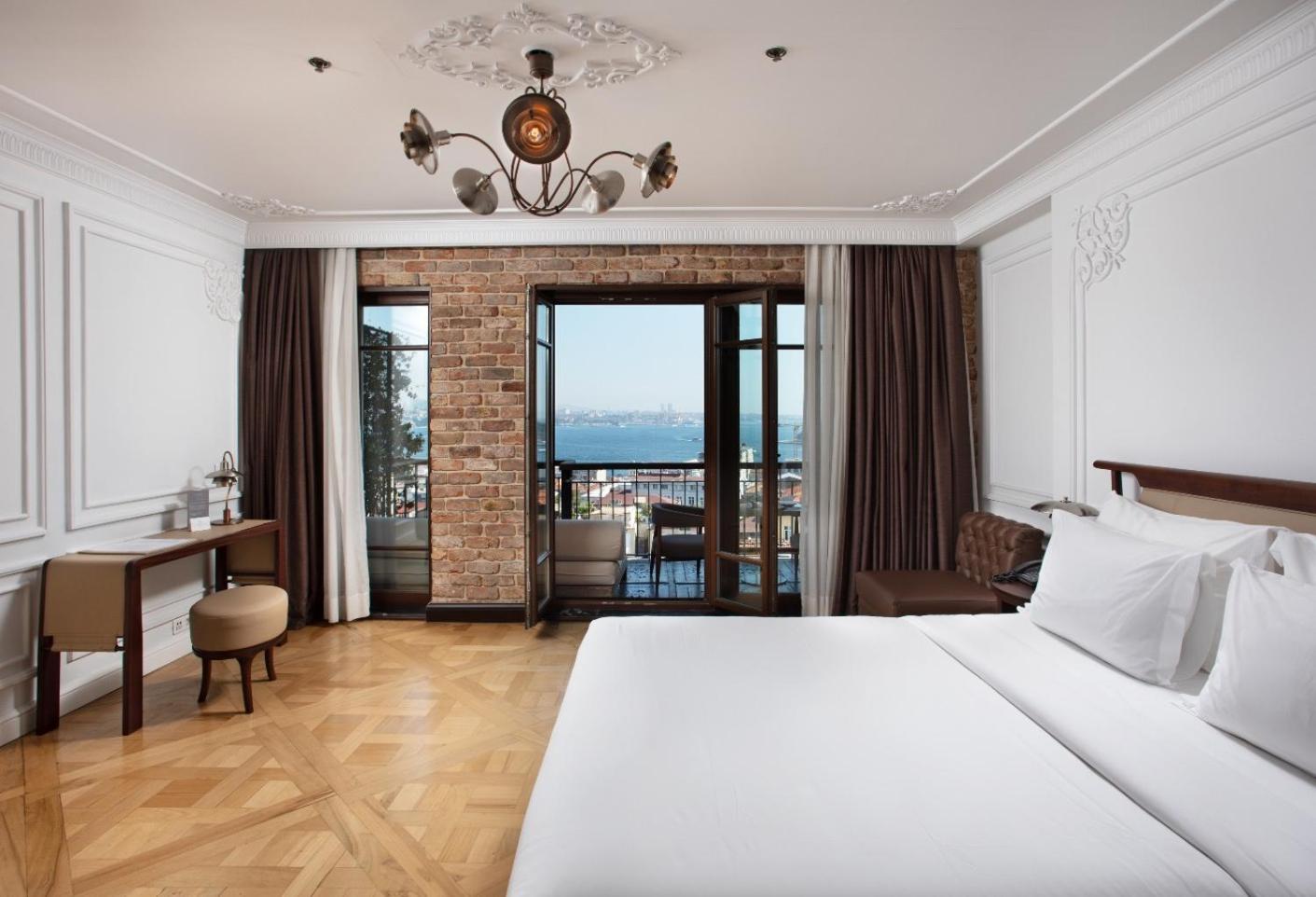 Deluxe Double Room with Balcony and Sea View photo 1