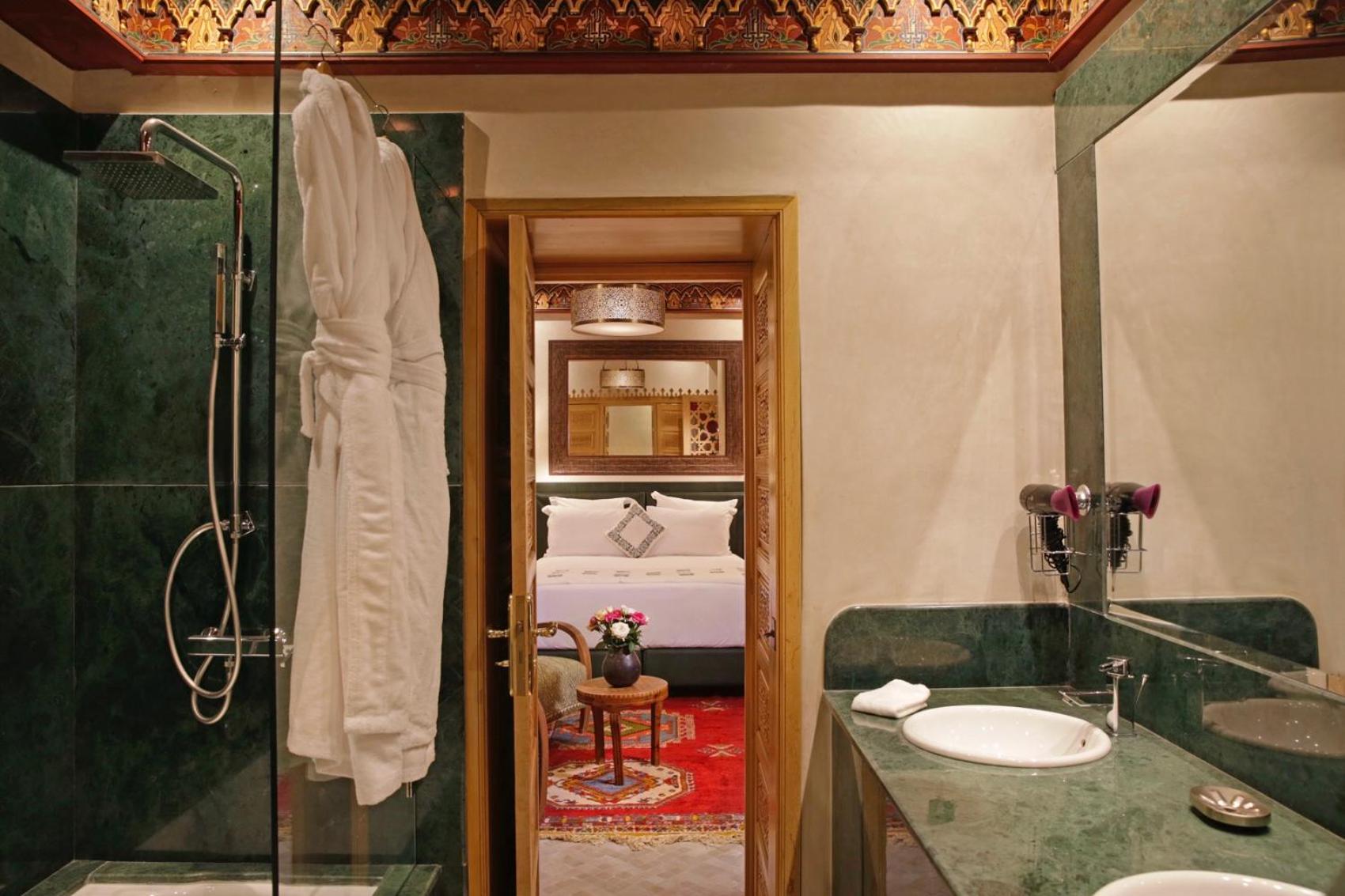 Deluxe Room - Photo 5