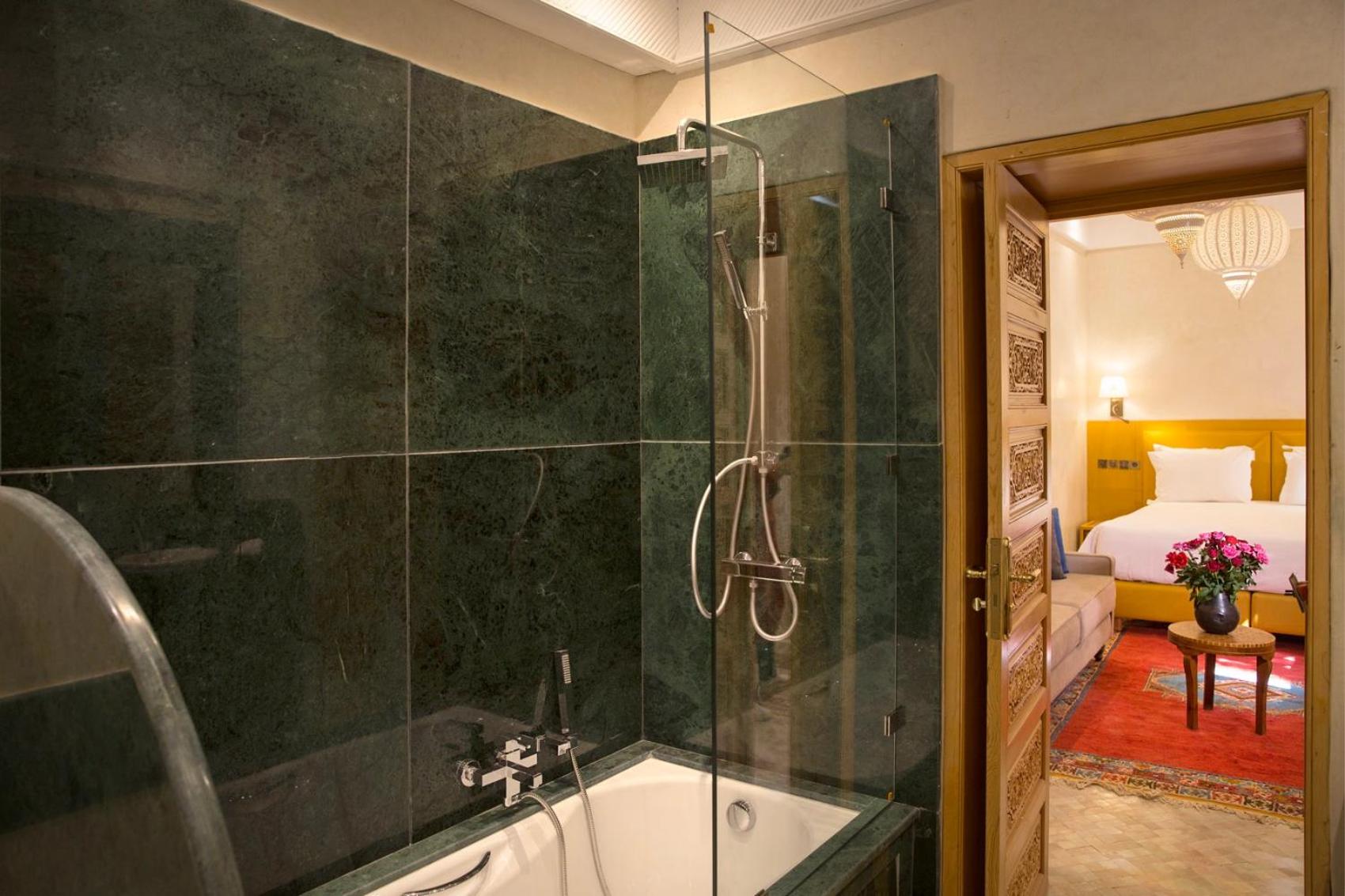Deluxe Room - Photo 13