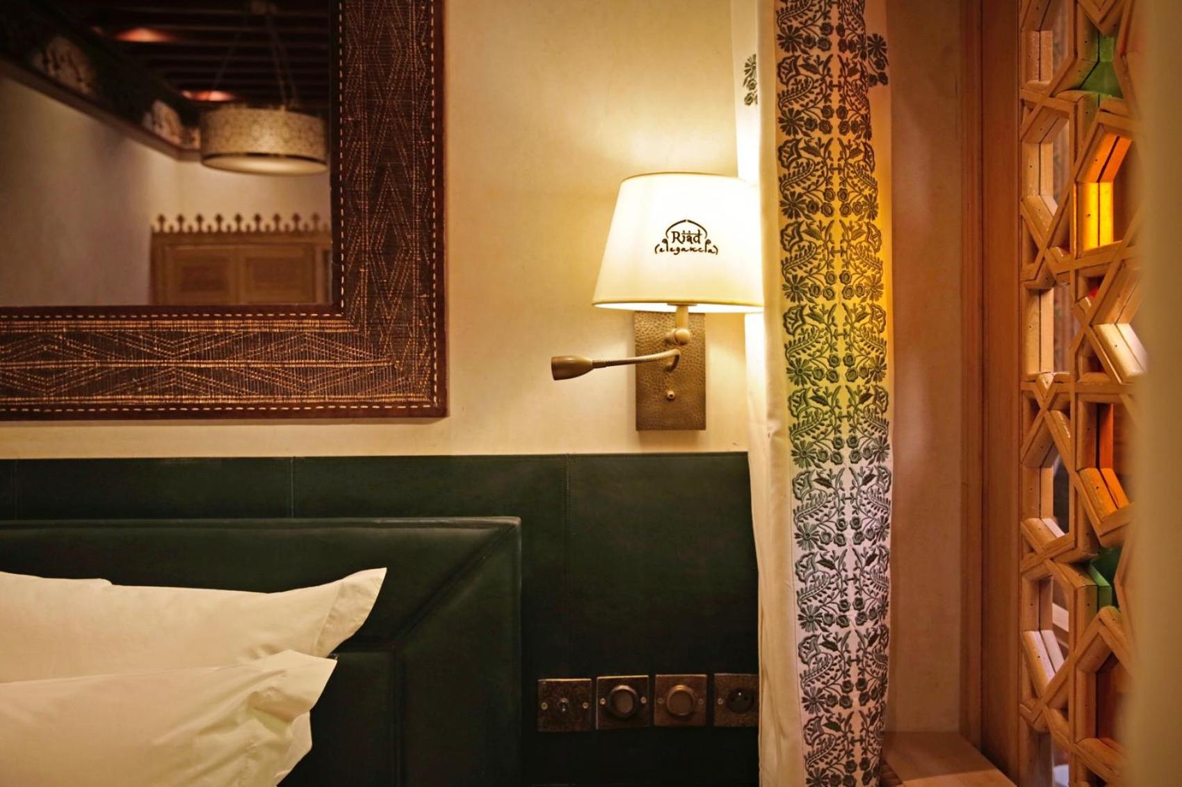 Deluxe Room - Photo 15