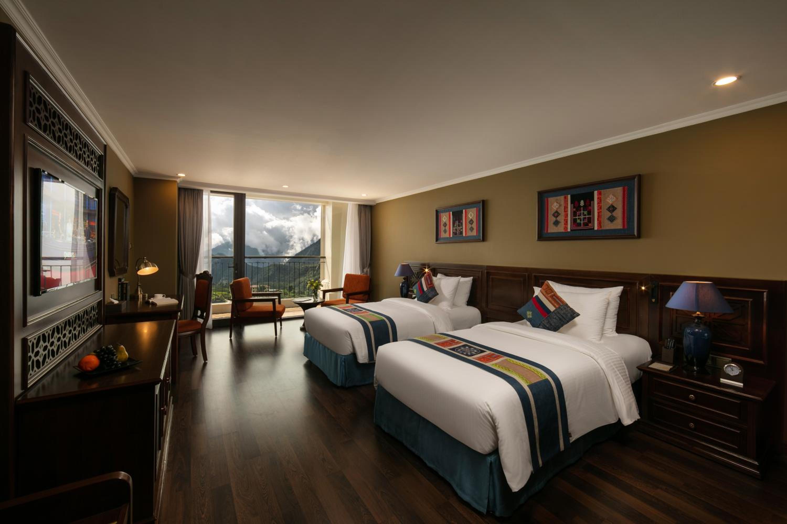 Deluxe Double or Twin Room with Mountain View