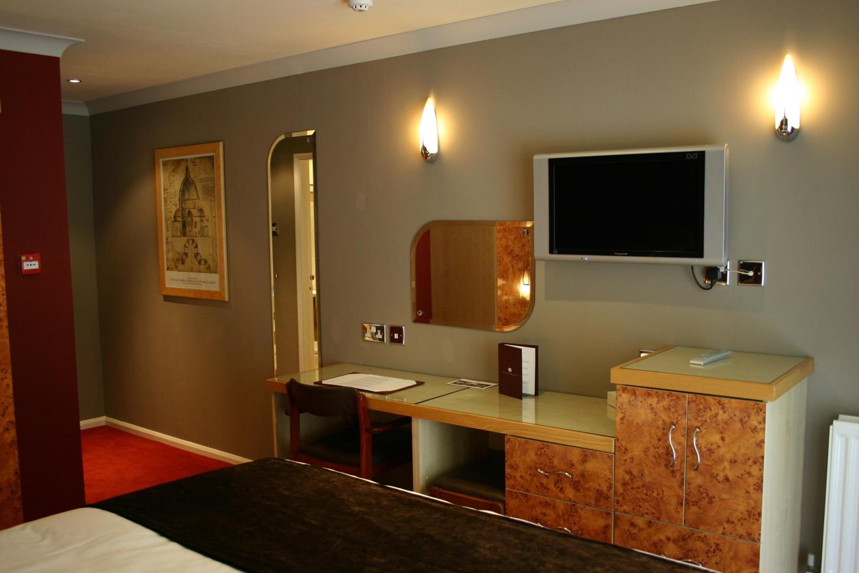 Executive Double Room with Shower - Photo 2