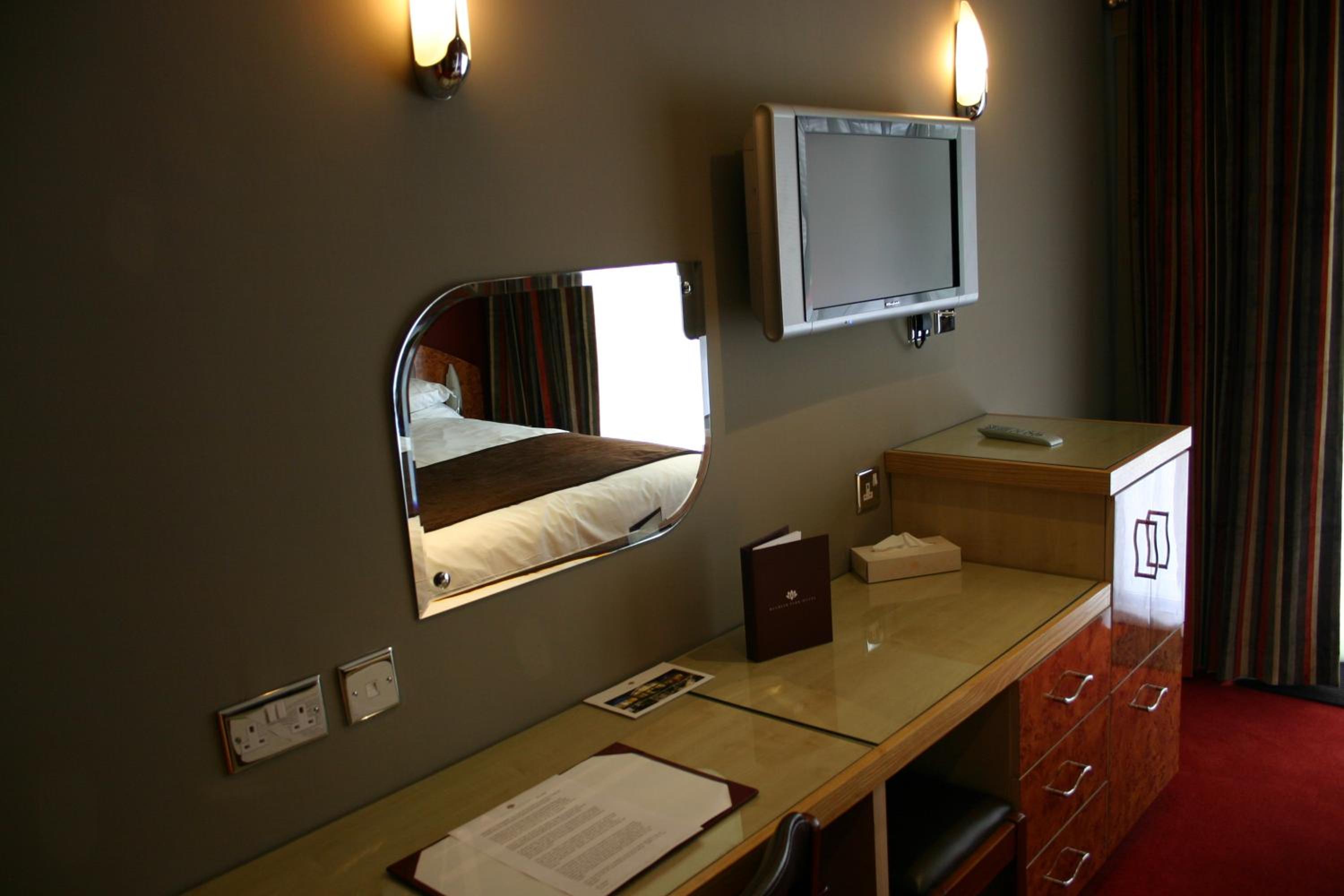Executive Double Room with Shower - Photo 3